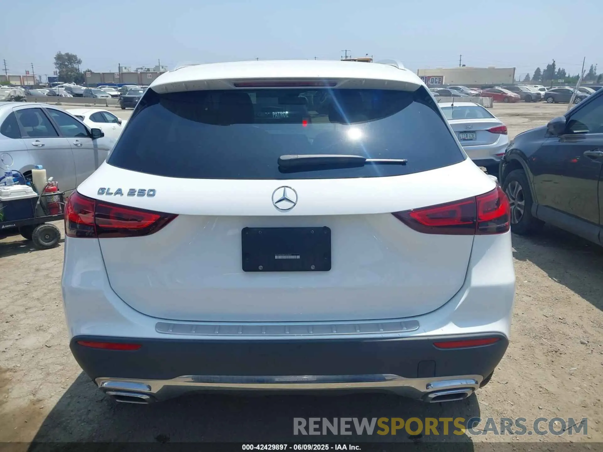 17 Photograph of a damaged car W1N4N4GB2PJ462073 MERCEDES-BENZ GLA 250 2023