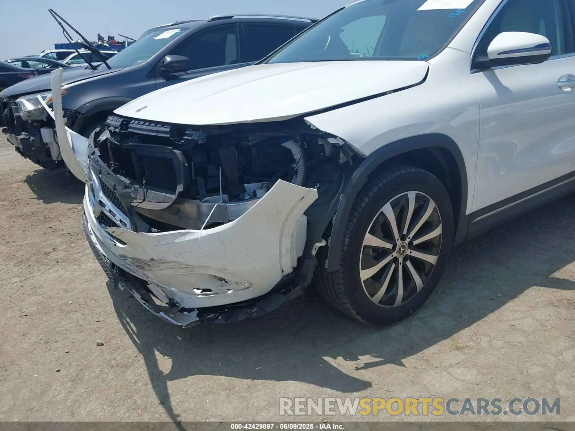 18 Photograph of a damaged car W1N4N4GB2PJ462073 MERCEDES-BENZ GLA 250 2023