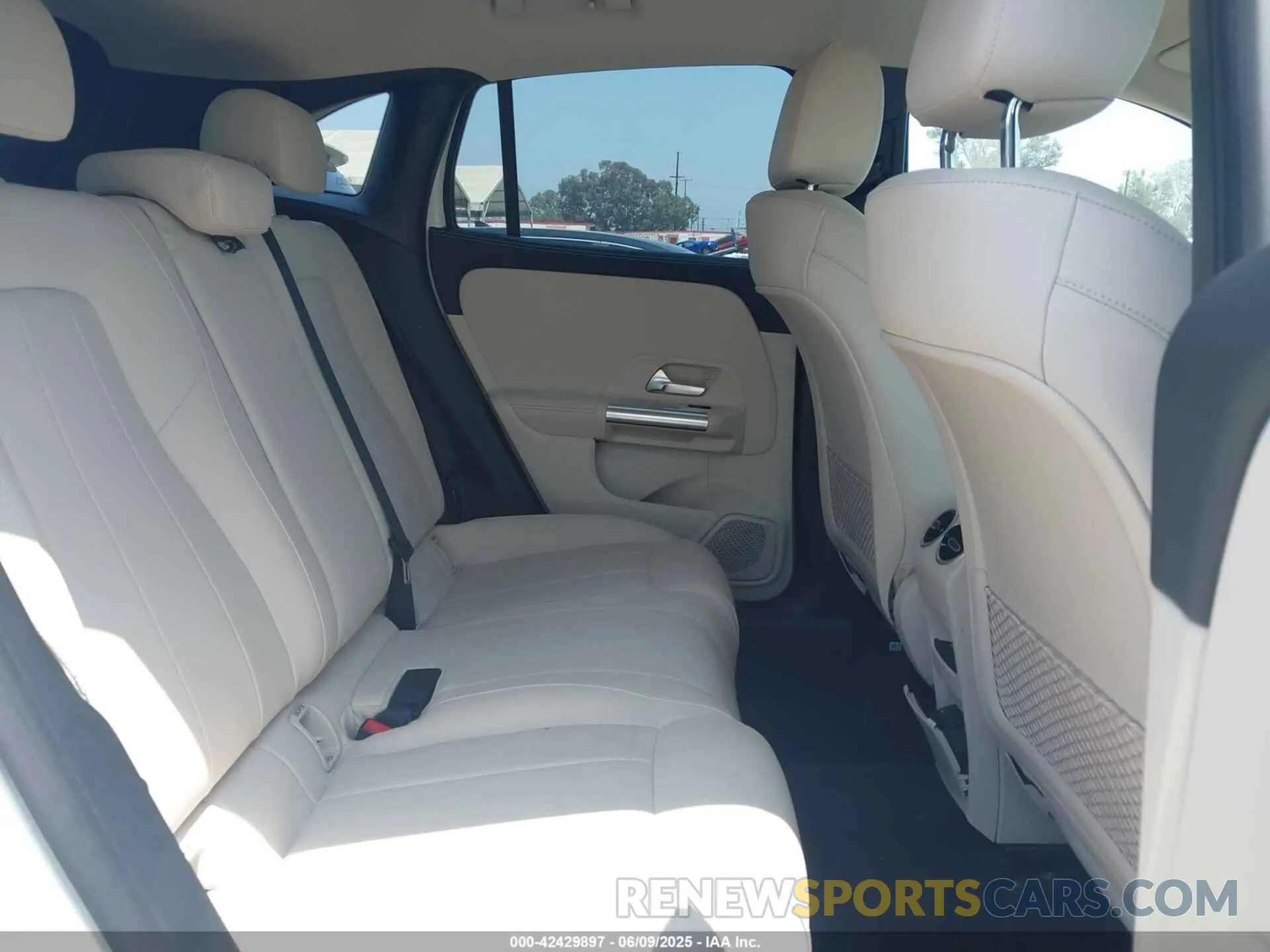 8 Photograph of a damaged car W1N4N4GB2PJ462073 MERCEDES-BENZ GLA 250 2023