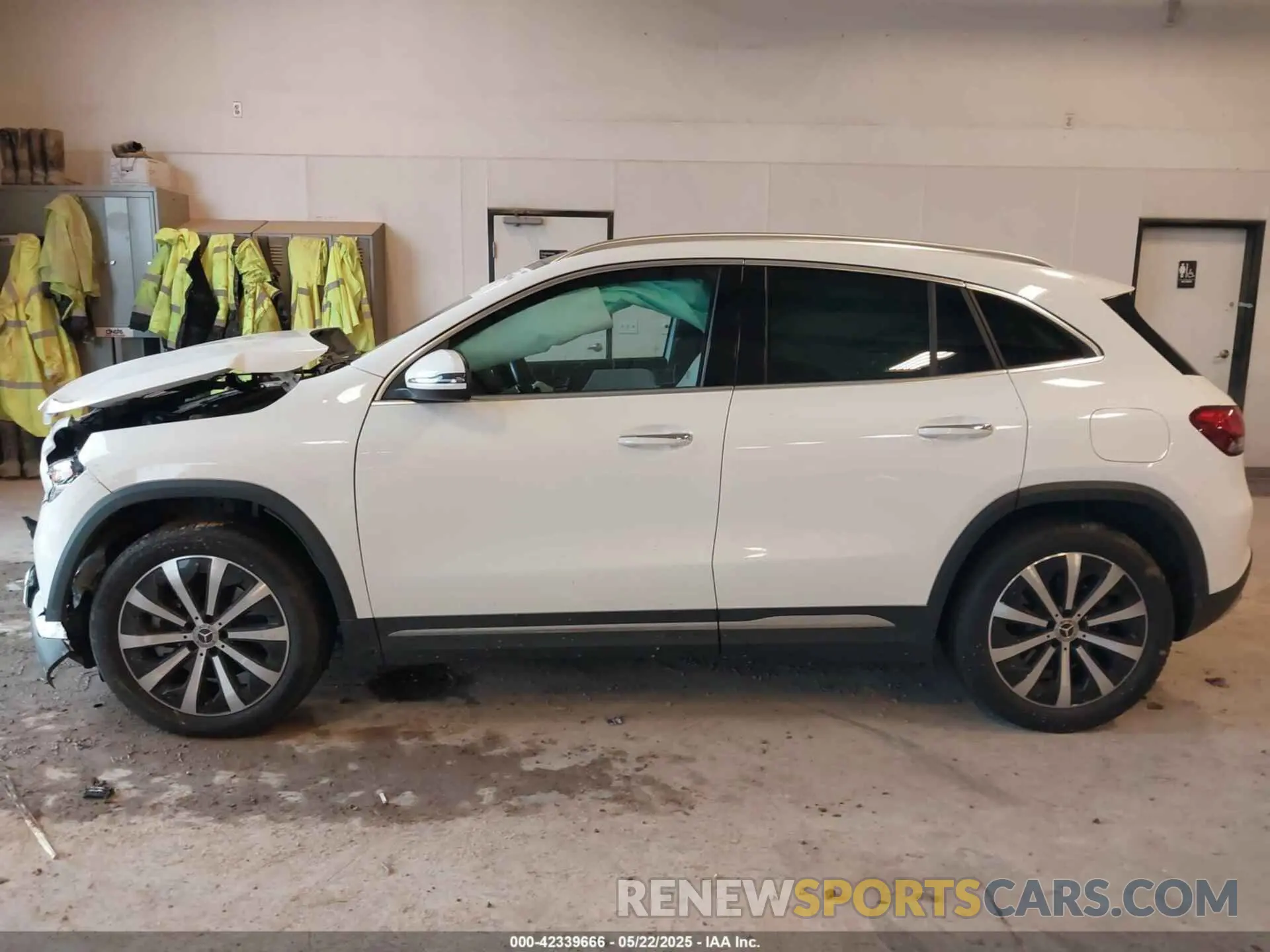 14 Photograph of a damaged car W1N4N4HB3PJ479110 MERCEDES-BENZ GLA 250 2023