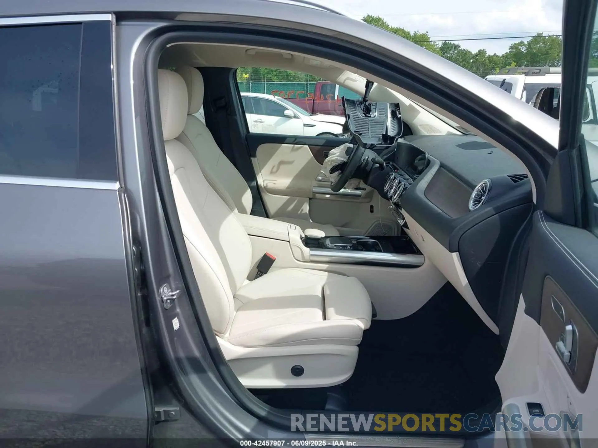 5 Photograph of a damaged car W1N4N4HB4PJ498555 MERCEDES-BENZ GLA 250 2023