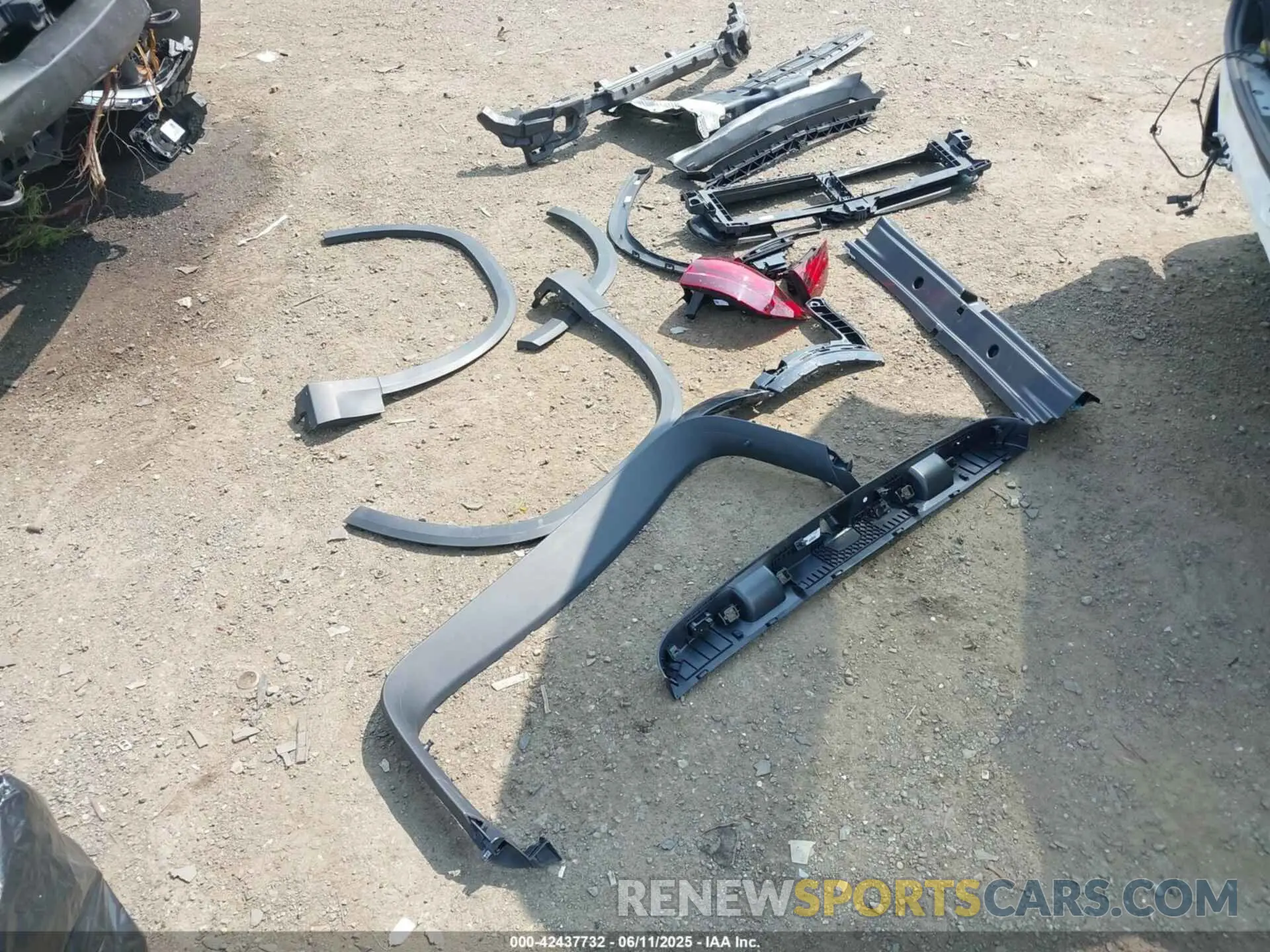 12 Photograph of a damaged car W1N4N4HB1SJ643530 MERCEDES-BENZ GLA 250 2025