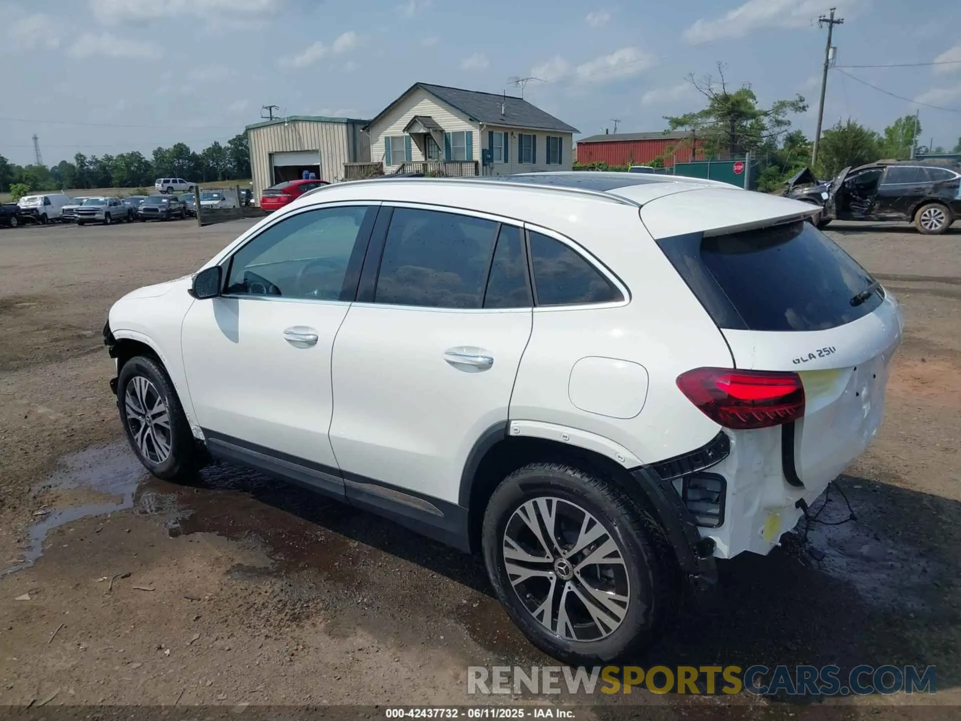3 Photograph of a damaged car W1N4N4HB1SJ643530 MERCEDES-BENZ GLA 250 2025