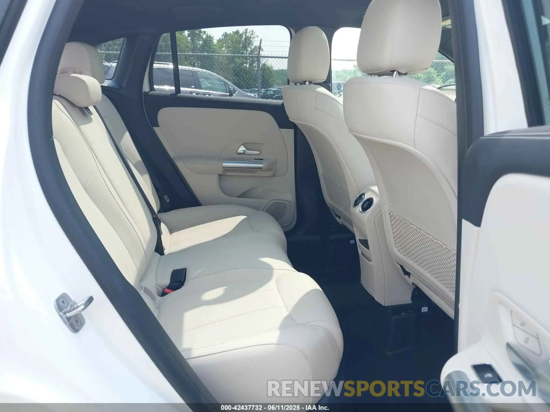 8 Photograph of a damaged car W1N4N4HB1SJ643530 MERCEDES-BENZ GLA 250 2025