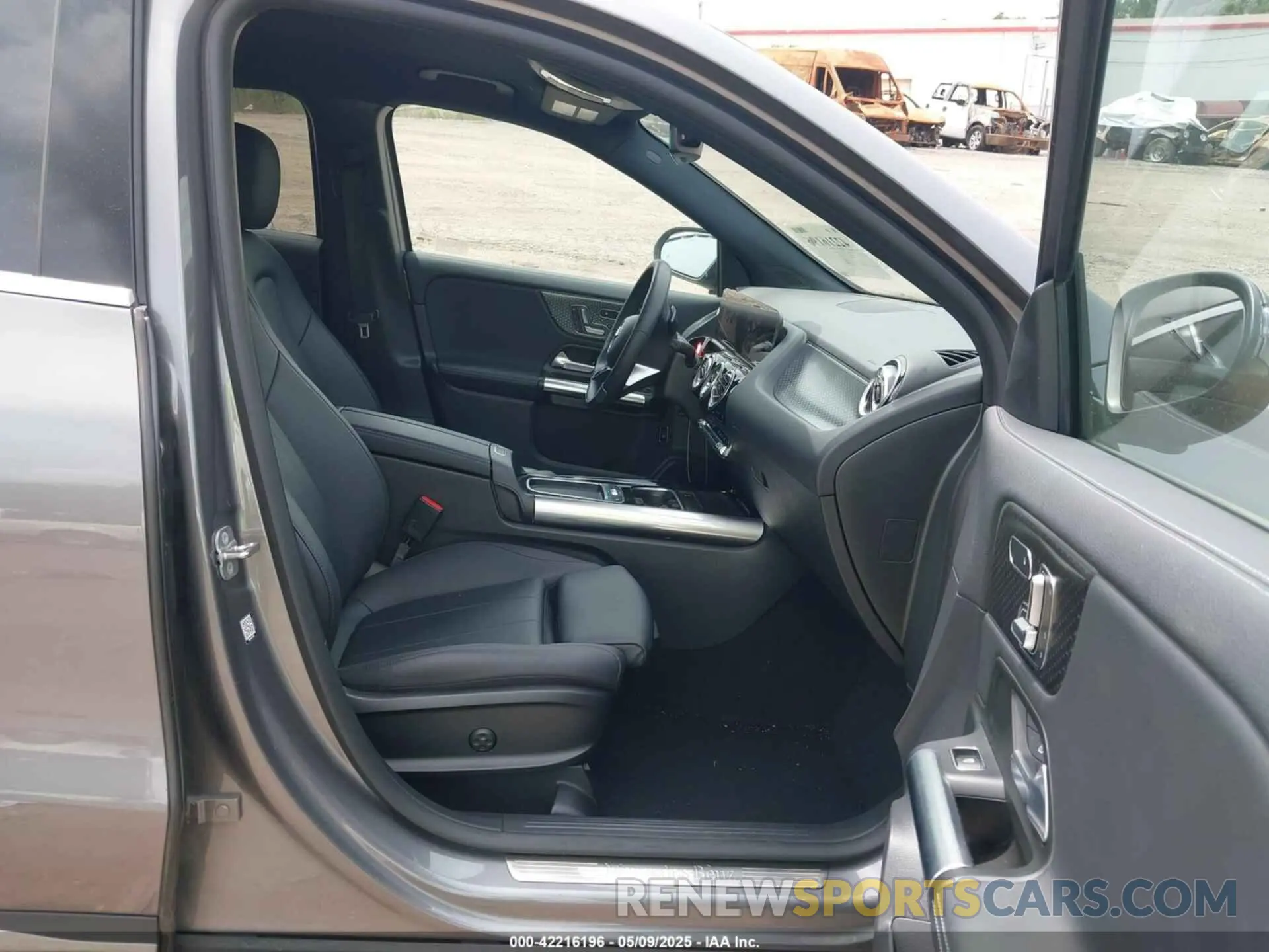 5 Photograph of a damaged car W1N4N4HB2SJ638546 MERCEDES-BENZ GLA 250 2025