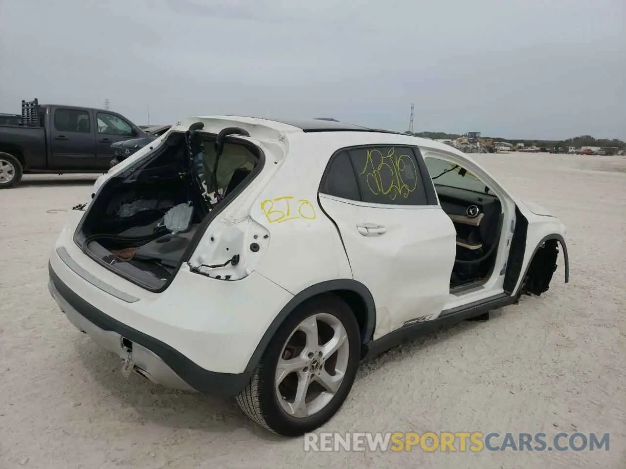 4 Photograph of a damaged car WDCTG4GB0KJ630678 MERCEDES-BENZ GLA-CLASS 2019