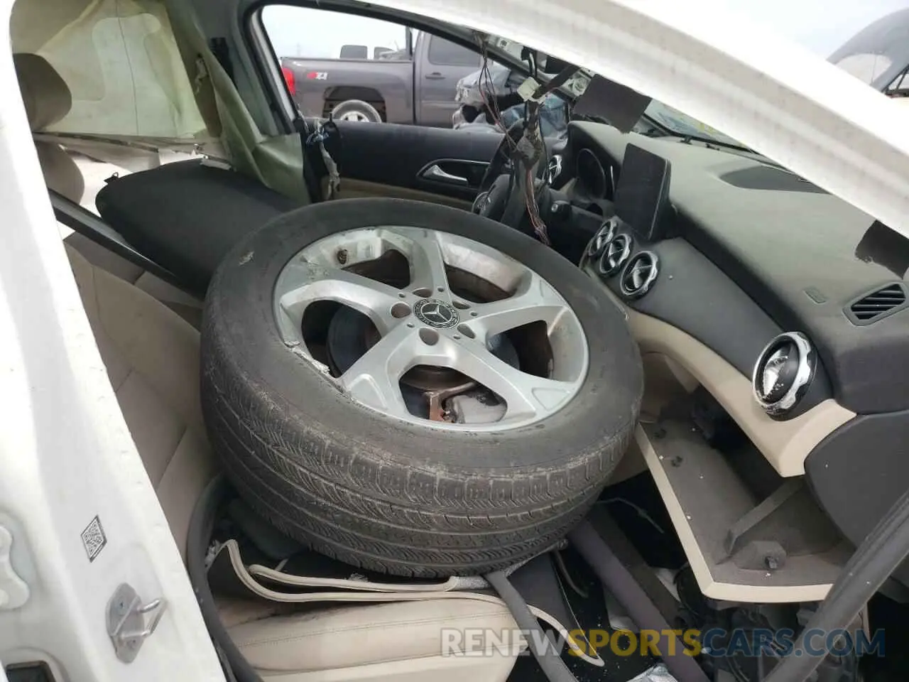 5 Photograph of a damaged car WDCTG4GB0KJ630678 MERCEDES-BENZ GLA-CLASS 2019
