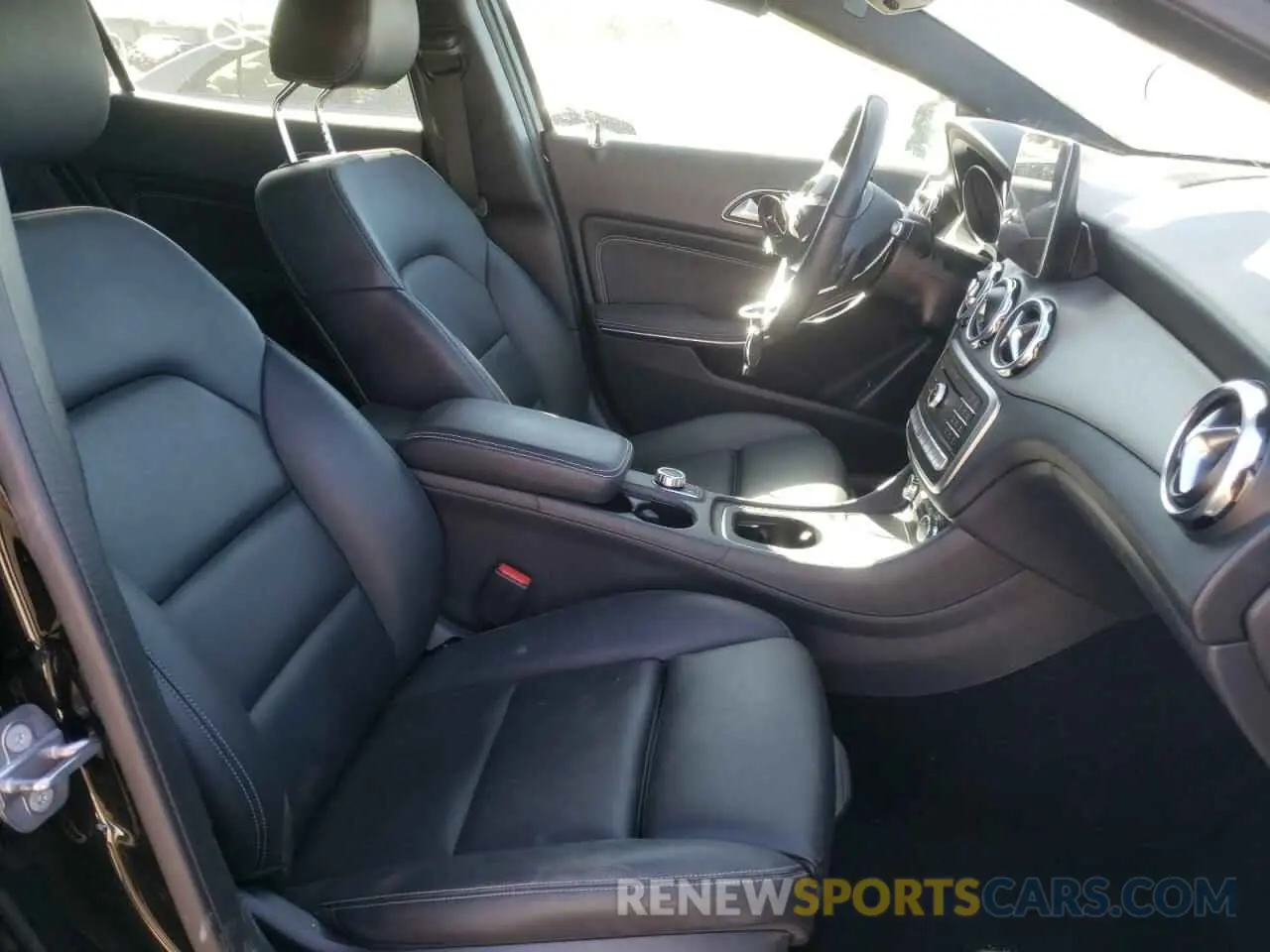 5 Фотография поврежденного автомобиля WDCTG4GB6KJ599145 MERCEDES-BENZ GLA-CLASS 2019