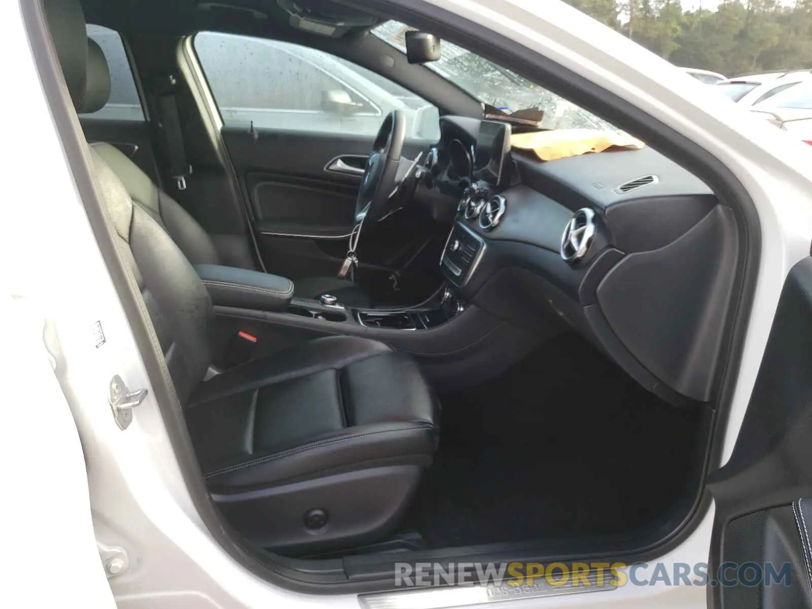 5 Photograph of a damaged car W1NTG4EB6LU029583 MERCEDES-BENZ GLA-CLASS 2020