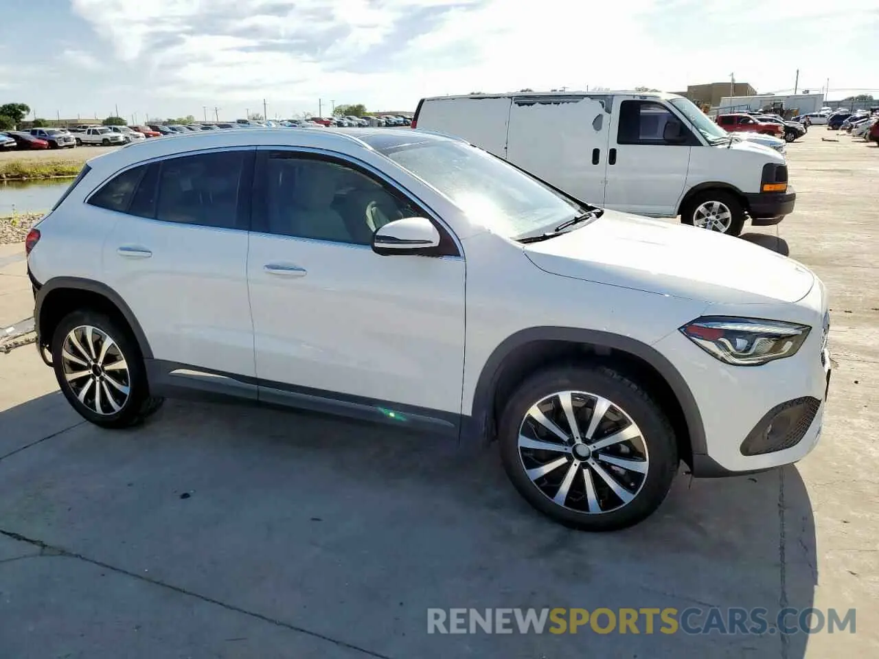 4 Photograph of a damaged car W1N4N4GB4MJ213348 MERCEDES-BENZ GLA-CLASS 2021