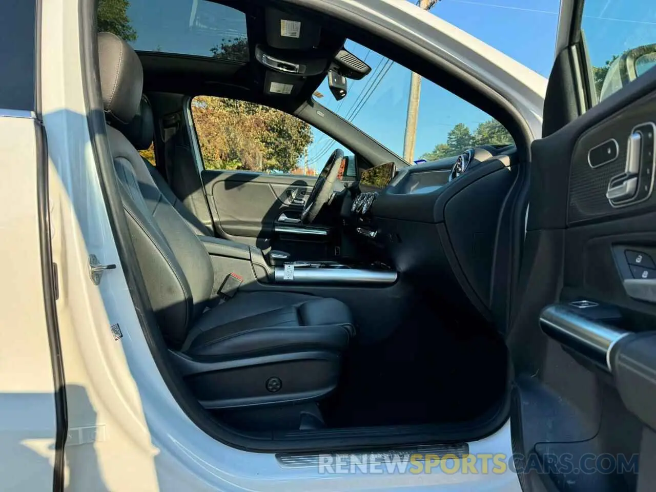 5 Photograph of a damaged car W1N4N4HB2MJ294557 MERCEDES-BENZ GLA-CLASS 2021