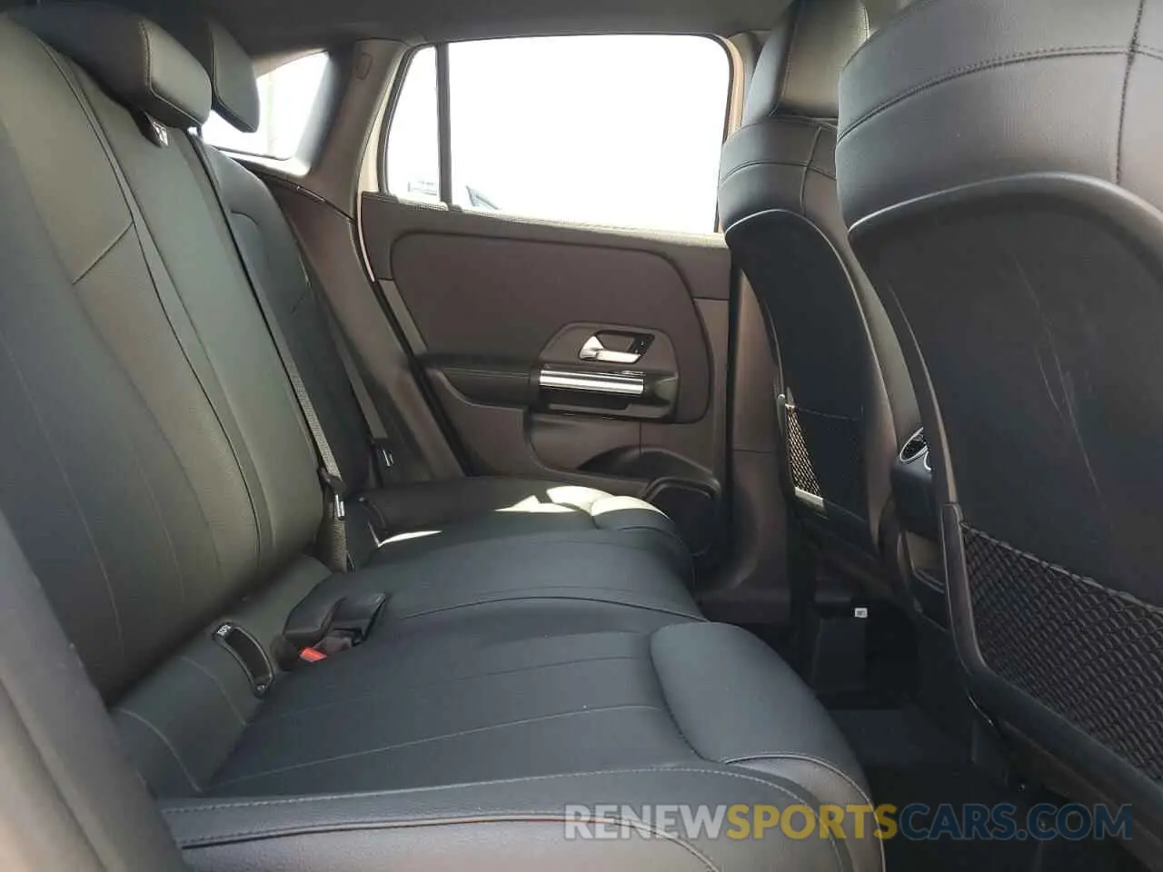 11 Photograph of a damaged car W1N4N4HB4MJ260202 MERCEDES-BENZ GLA-CLASS 2021