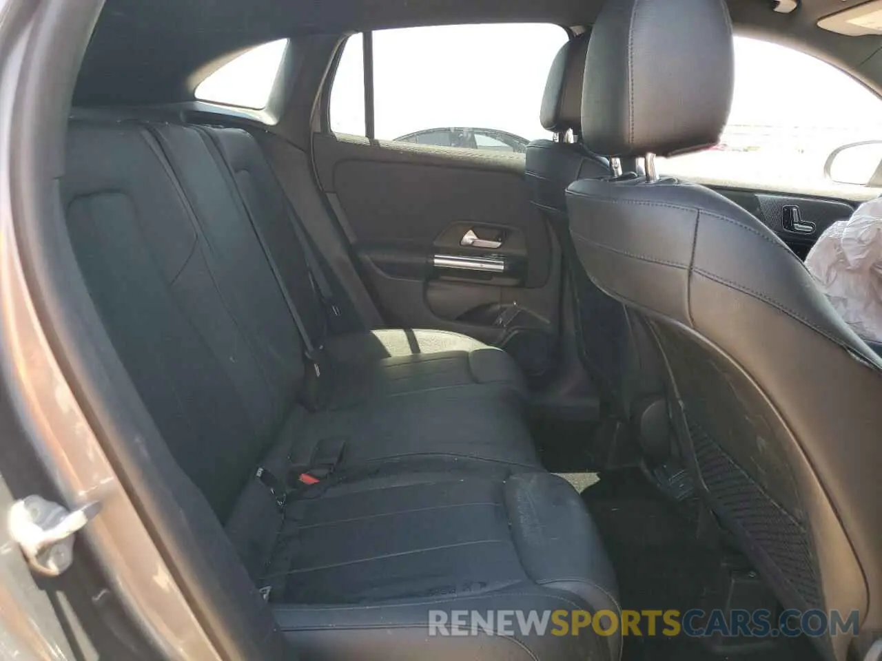 10 Photograph of a damaged car W1N4N4HB5MJ228021 MERCEDES-BENZ GLA-CLASS 2021