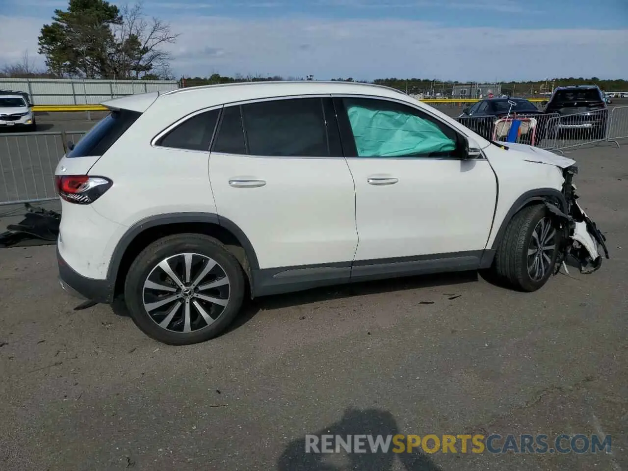 3 Photograph of a damaged car W1N4N4HB6MJ245474 MERCEDES-BENZ GLA-CLASS 2021
