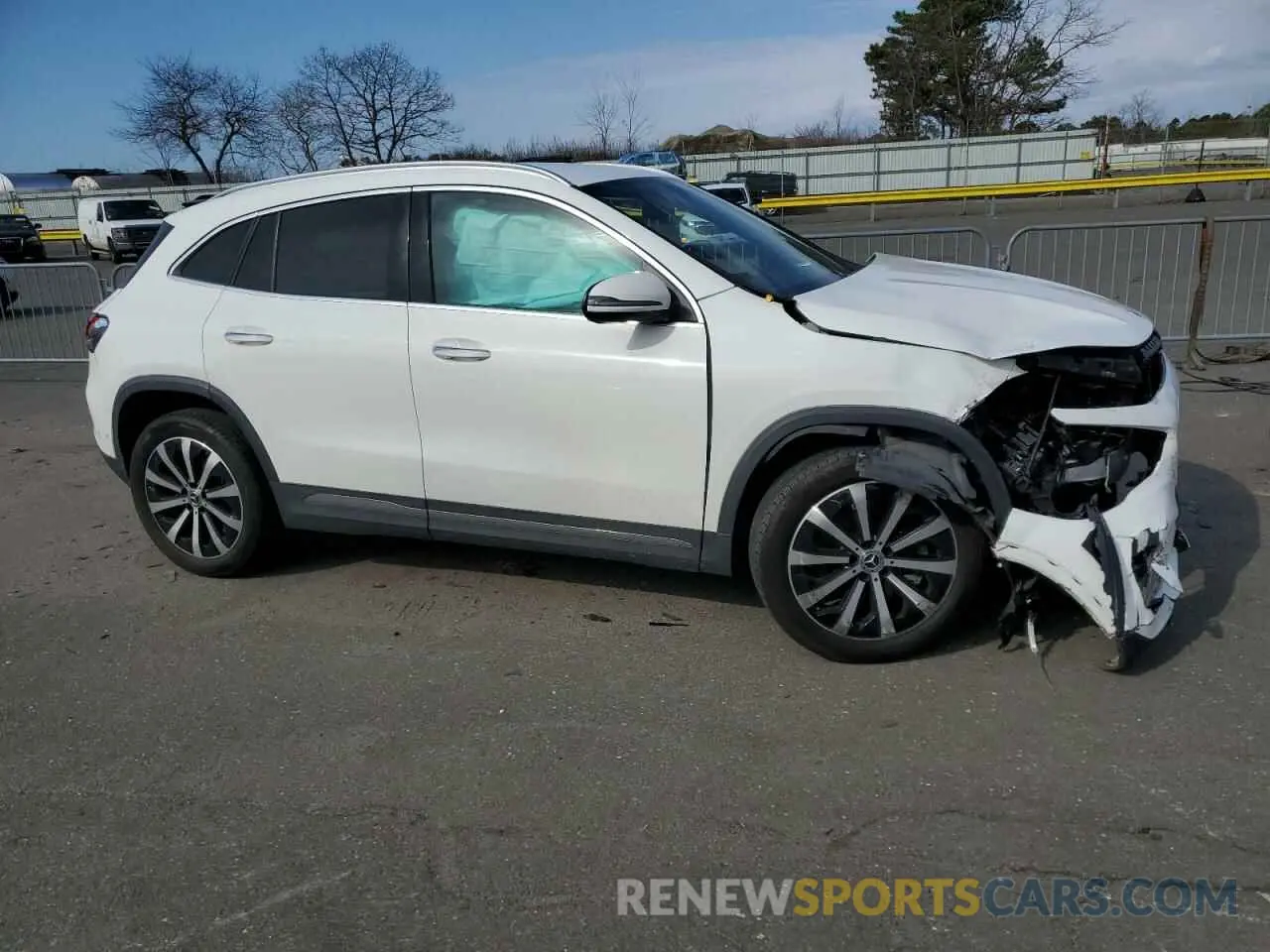 4 Photograph of a damaged car W1N4N4HB6MJ245474 MERCEDES-BENZ GLA-CLASS 2021