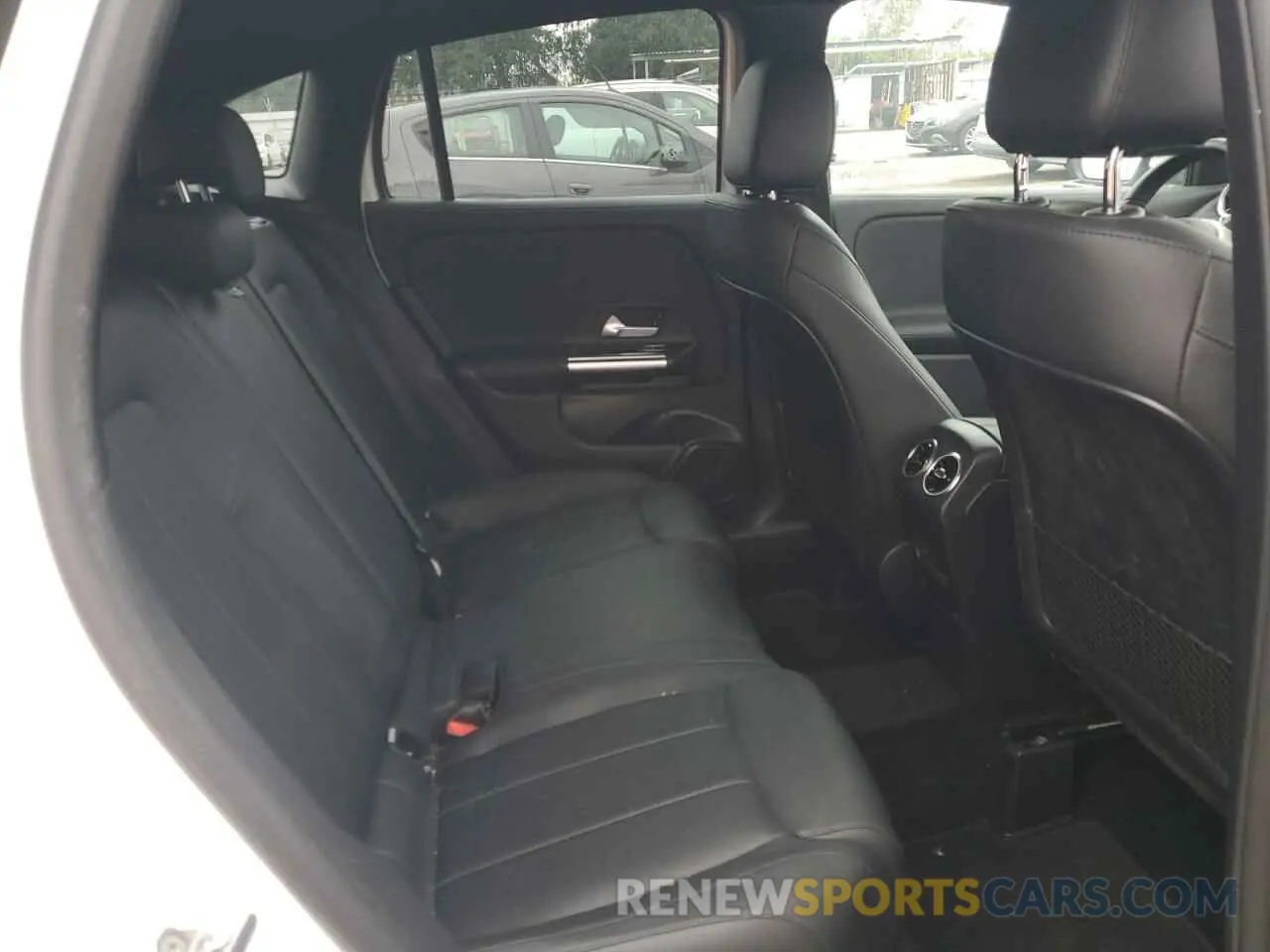 11 Photograph of a damaged car W1N4N4GB3NJ413669 MERCEDES-BENZ GLA-CLASS 2022