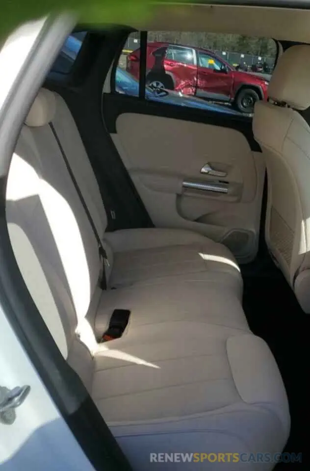 11 Photograph of a damaged car W1N4N4HB2NJ317014 MERCEDES-BENZ GLA-CLASS 2022