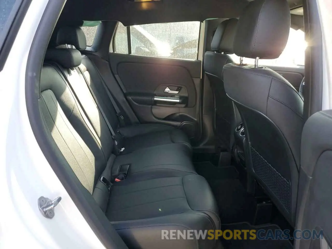 11 Photograph of a damaged car W1N4N4HB5NJ317539 MERCEDES-BENZ GLA-CLASS 2022