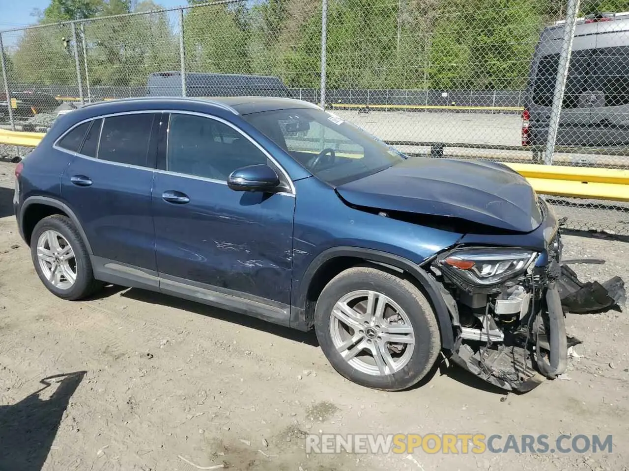 4 Photograph of a damaged car W1N4N4HB5NJ368734 MERCEDES-BENZ GLA-CLASS 2022