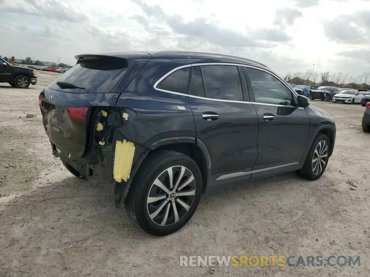 3 Photograph of a damaged car W1N4N4GBXPJ460359 MERCEDES-BENZ GLA-CLASS 2023