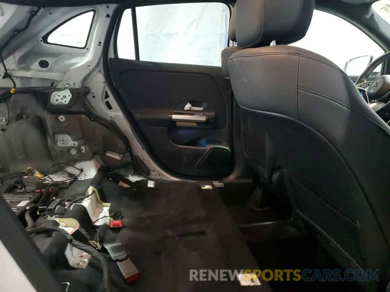 11 Photograph of a damaged car W1N4N4GB4RJ602076 MERCEDES-BENZ GLA-CLASS 2024