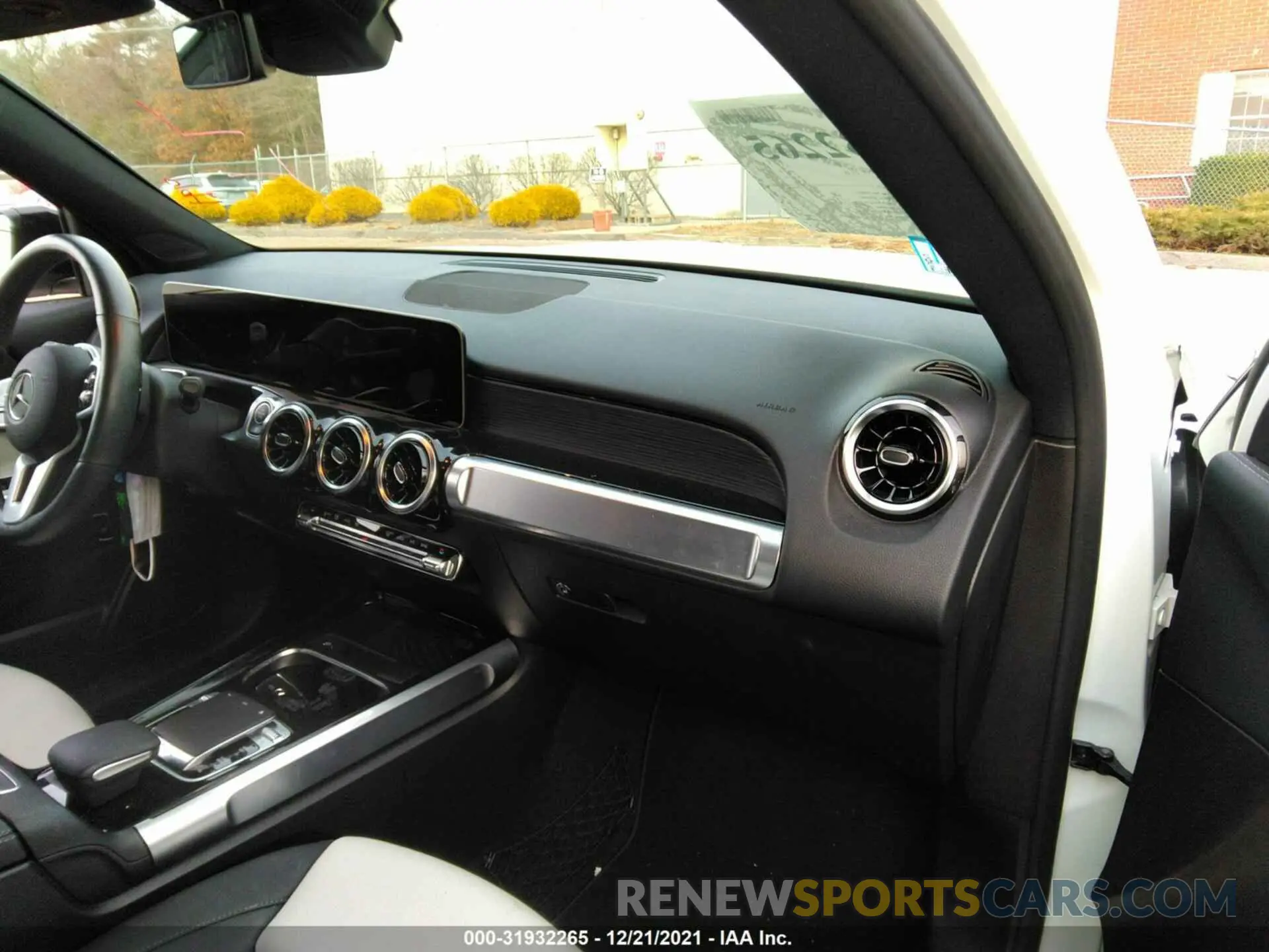 5 Photograph of a damaged car W1N4M4HB1LW045073 MERCEDES-BENZ GLB 2020