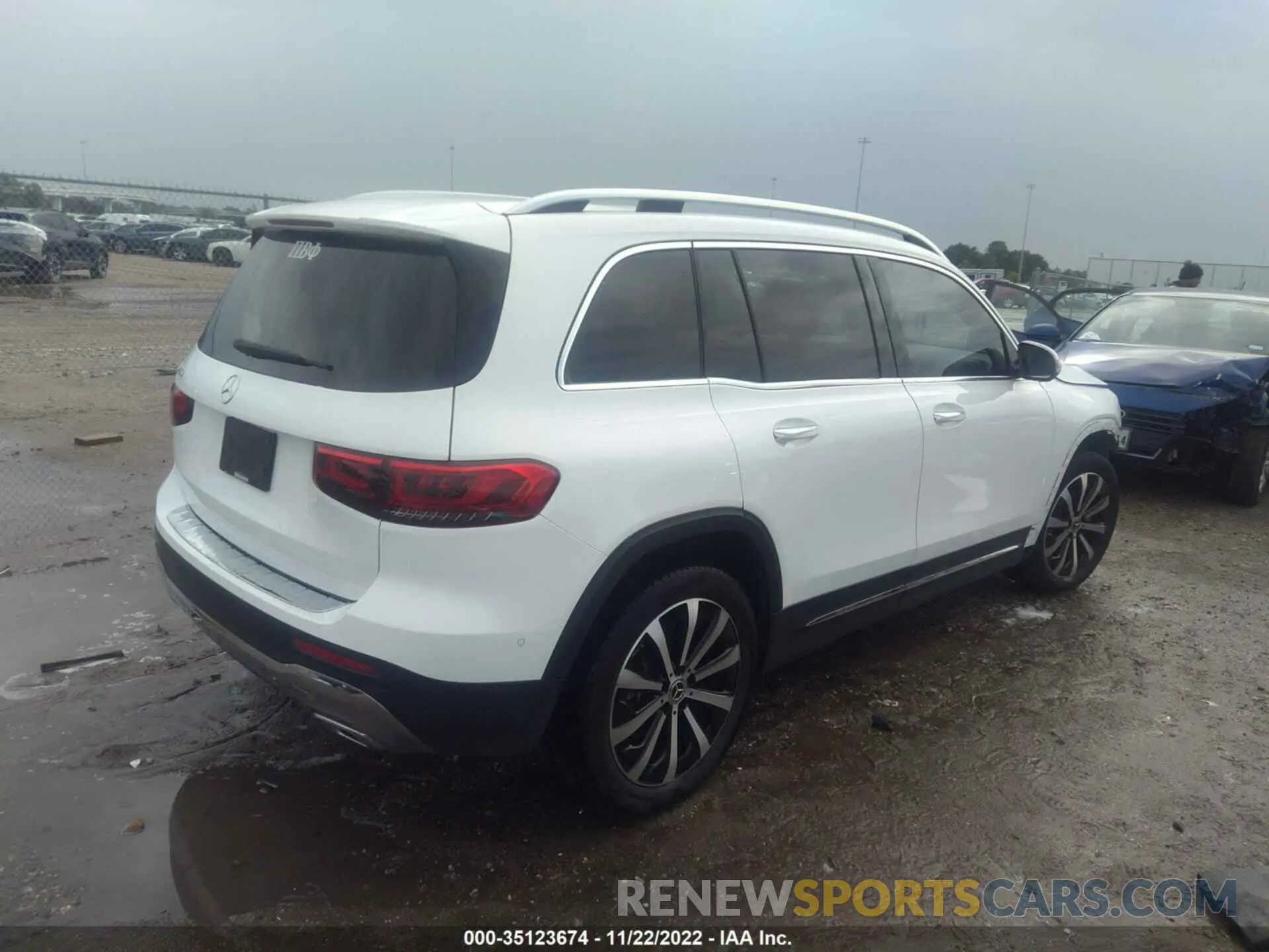 4 Photograph of a damaged car W1N4M4GBXMW125393 MERCEDES-BENZ GLB 2021