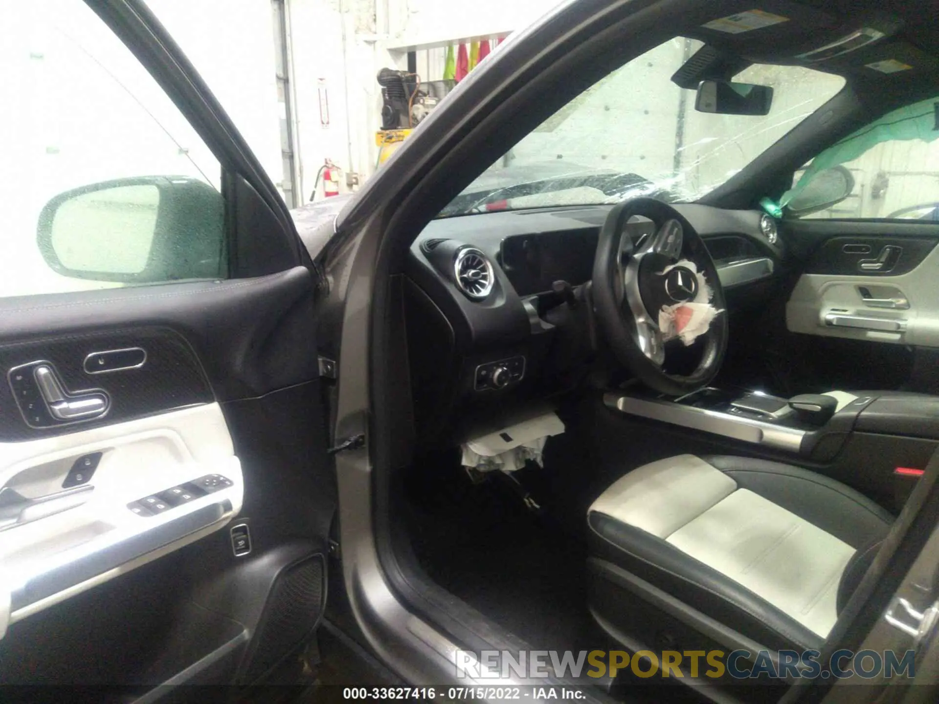 5 Photograph of a damaged car W1N4M4HB8MW107456 MERCEDES-BENZ GLB 2021