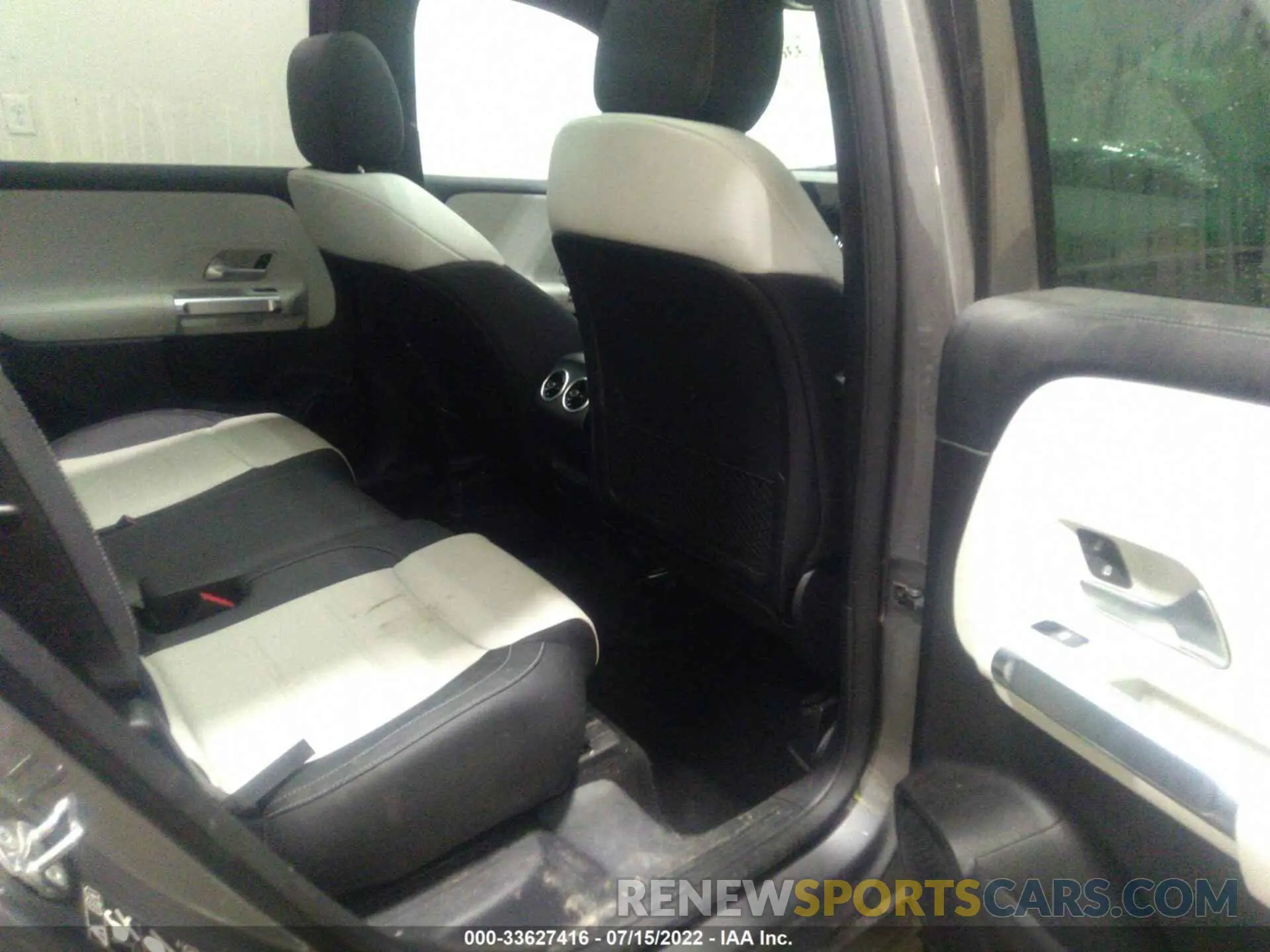 8 Photograph of a damaged car W1N4M4HB8MW107456 MERCEDES-BENZ GLB 2021