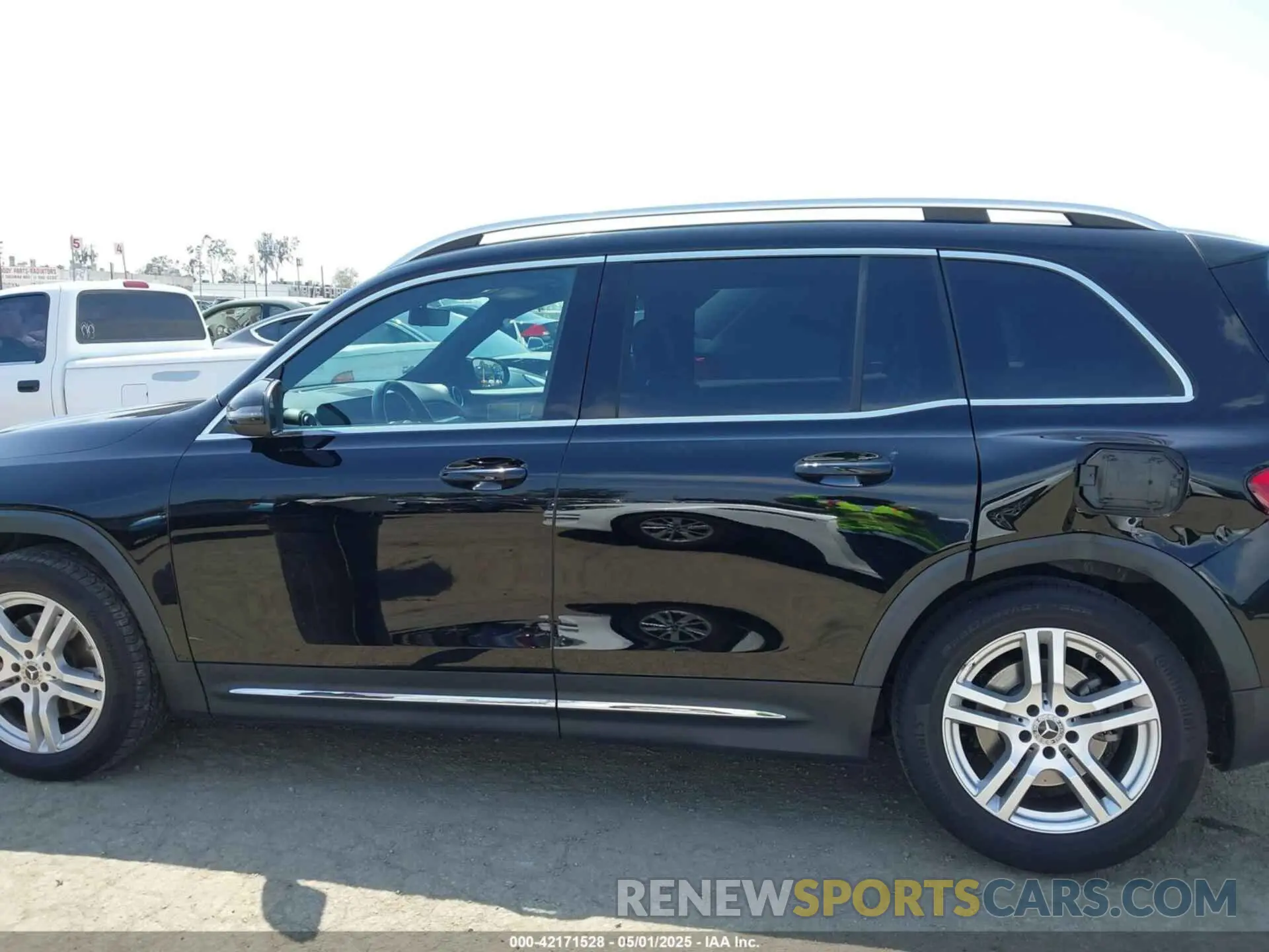 14 Photograph of a damaged car W1N4M4GB0LW056986 MERCEDES-BENZ GLB 250 2020