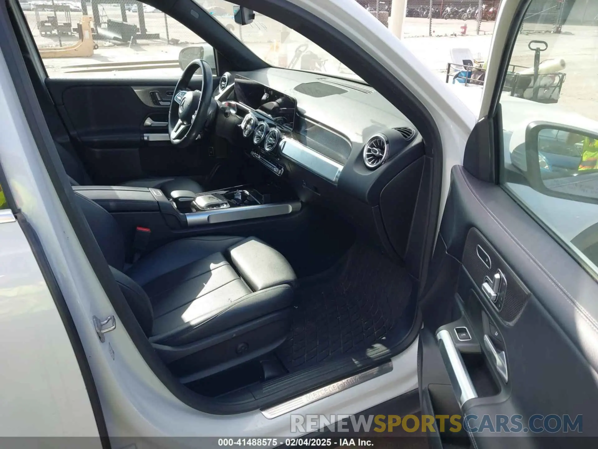 5 Photograph of a damaged car W1N4M4GB8LW033312 MERCEDES-BENZ GLB 250 2020