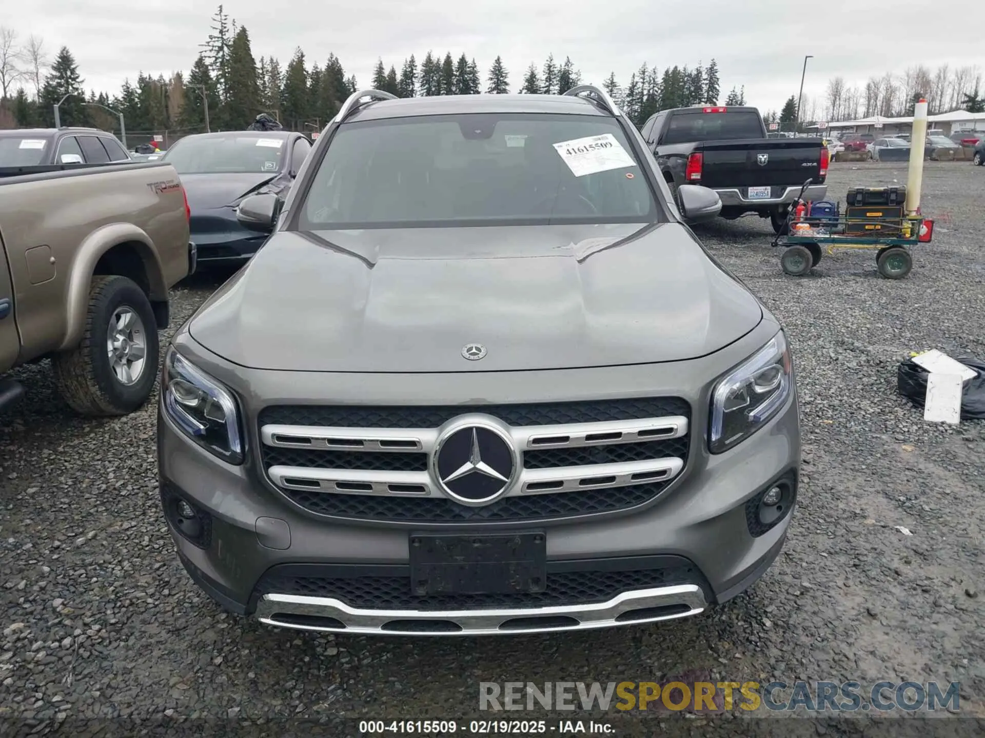 12 Photograph of a damaged car W1N4M4HB1LW069664 MERCEDES-BENZ GLB 250 2020