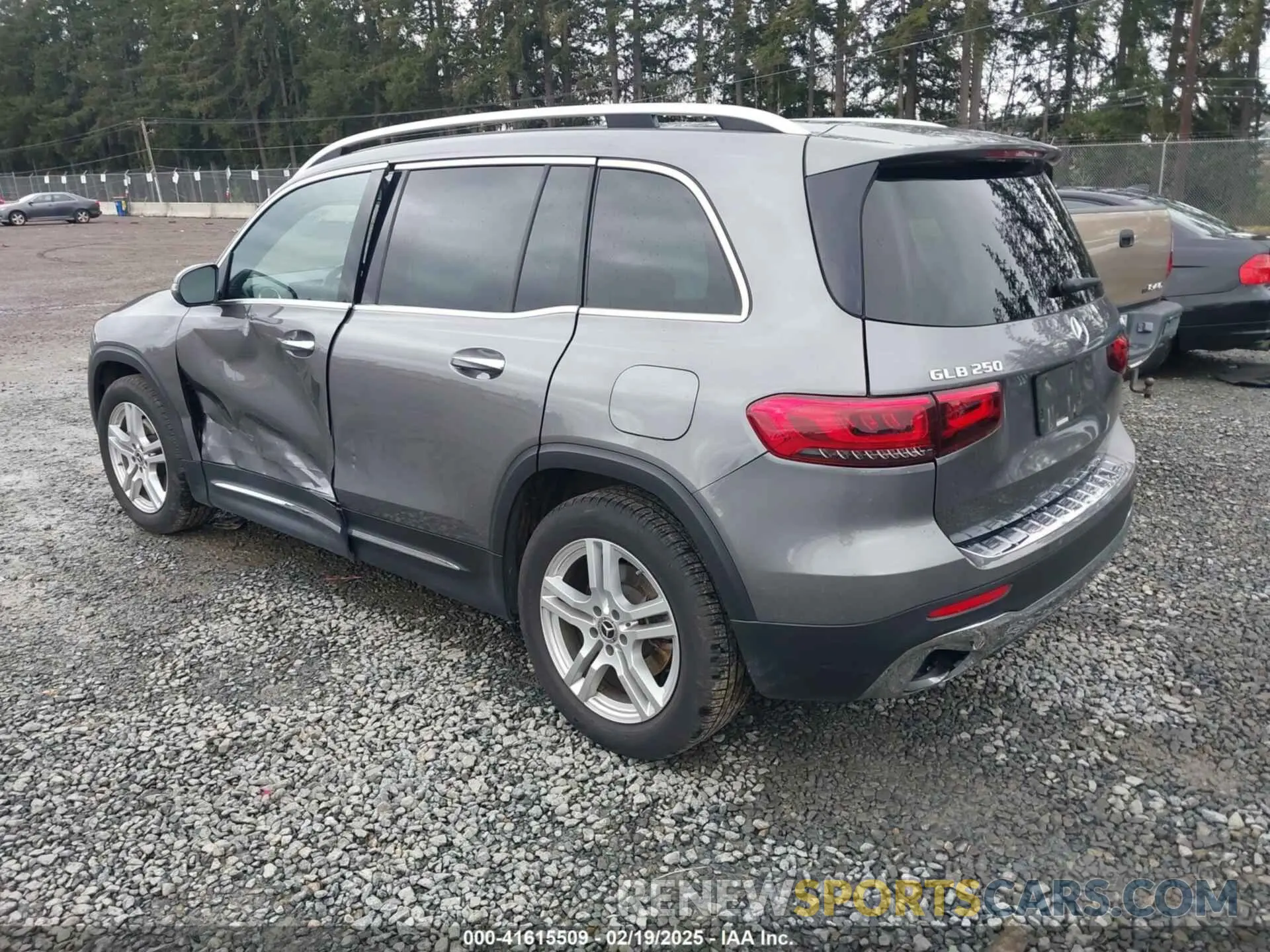 3 Photograph of a damaged car W1N4M4HB1LW069664 MERCEDES-BENZ GLB 250 2020