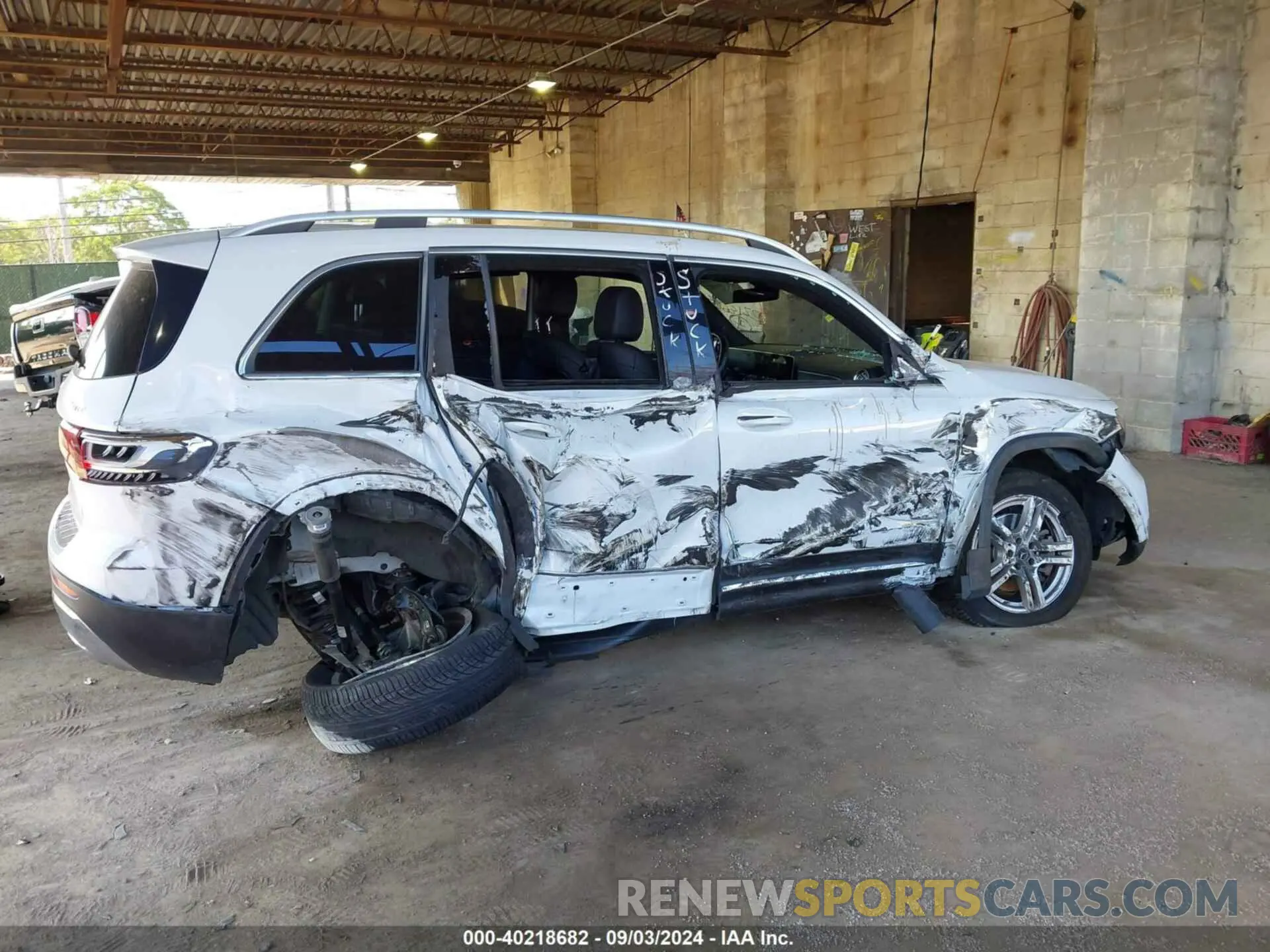 6 Photograph of a damaged car W1N4M4HB5LW022671 MERCEDES-BENZ GLB 250 2020
