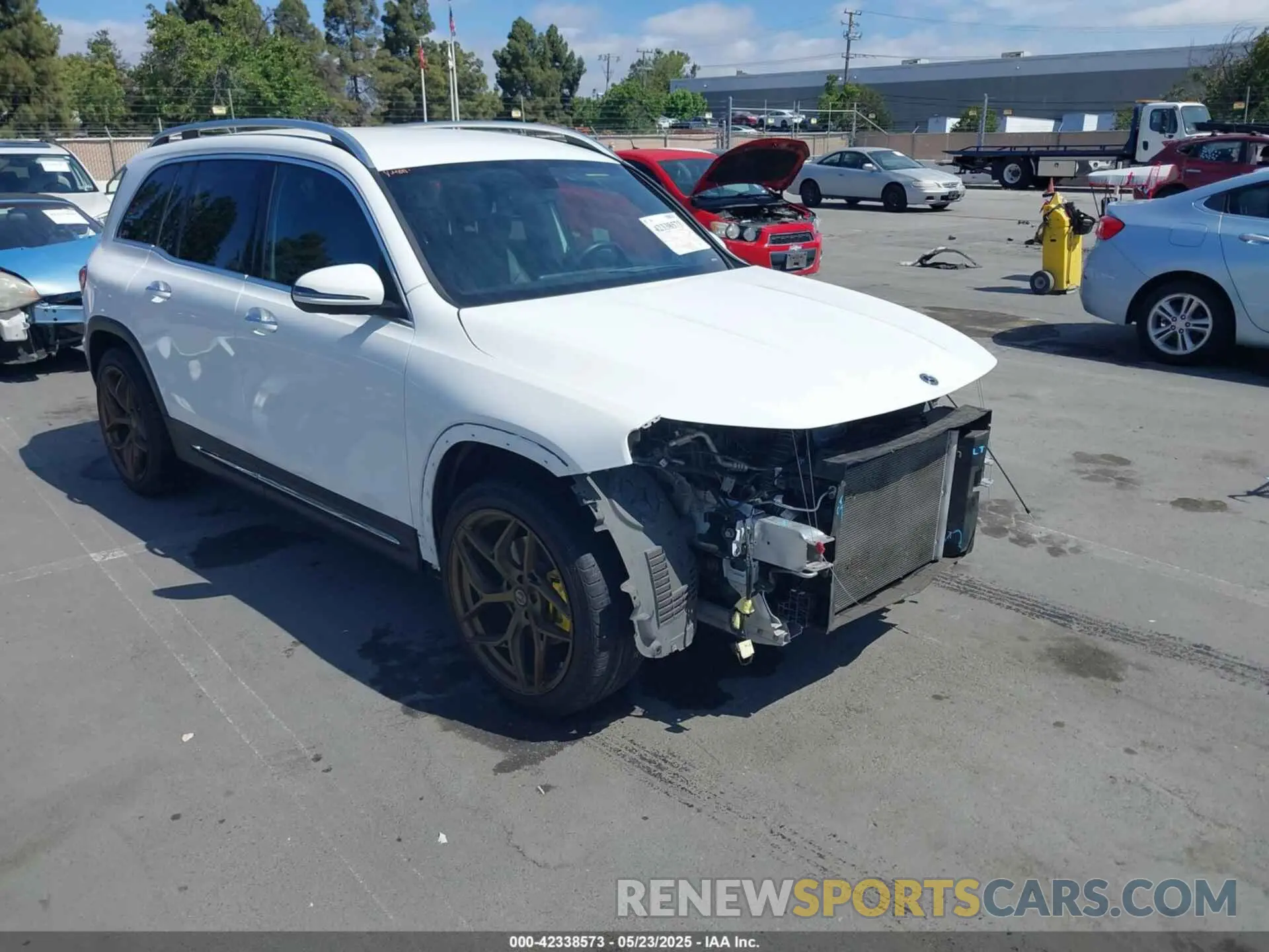 1 Photograph of a damaged car WDC4M4HB7LW011883 MERCEDES-BENZ GLB 250 2020