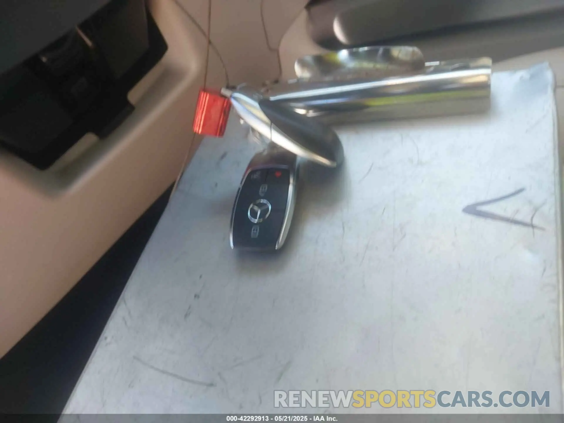 11 Photograph of a damaged car W1N4M4GB0MW104049 MERCEDES-BENZ GLB 250 2021