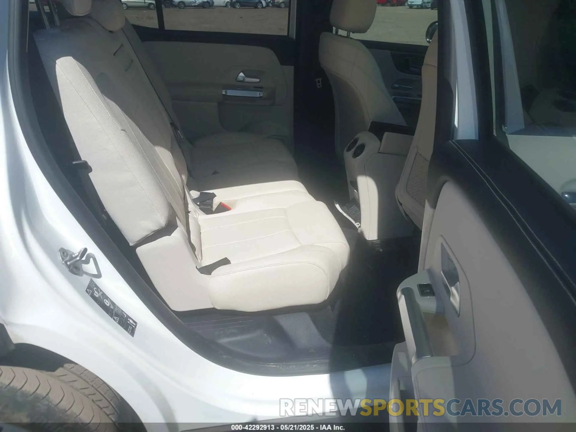 8 Photograph of a damaged car W1N4M4GB0MW104049 MERCEDES-BENZ GLB 250 2021
