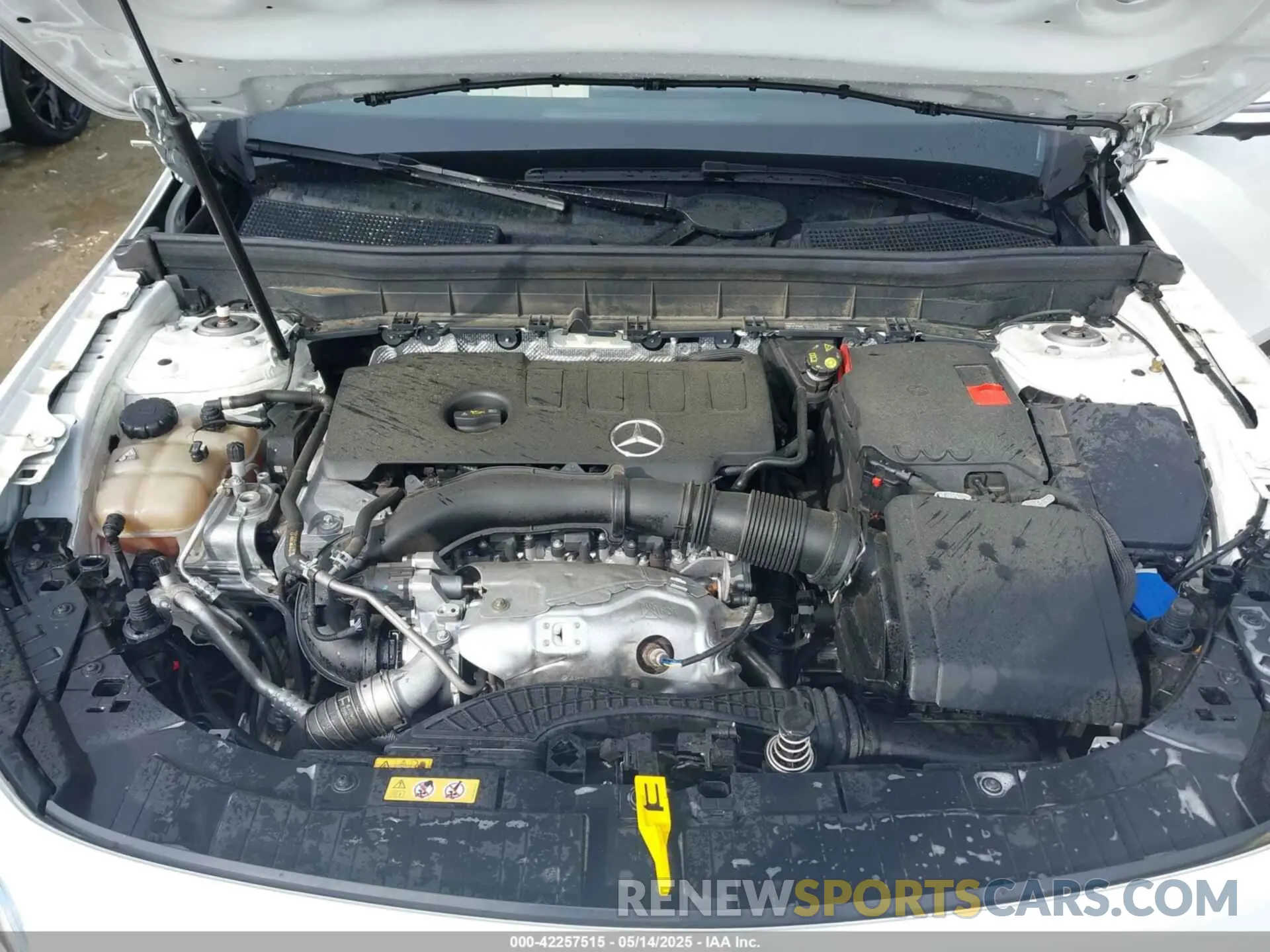 10 Photograph of a damaged car W1N4M4GB5MW120960 MERCEDES-BENZ GLB 250 2021