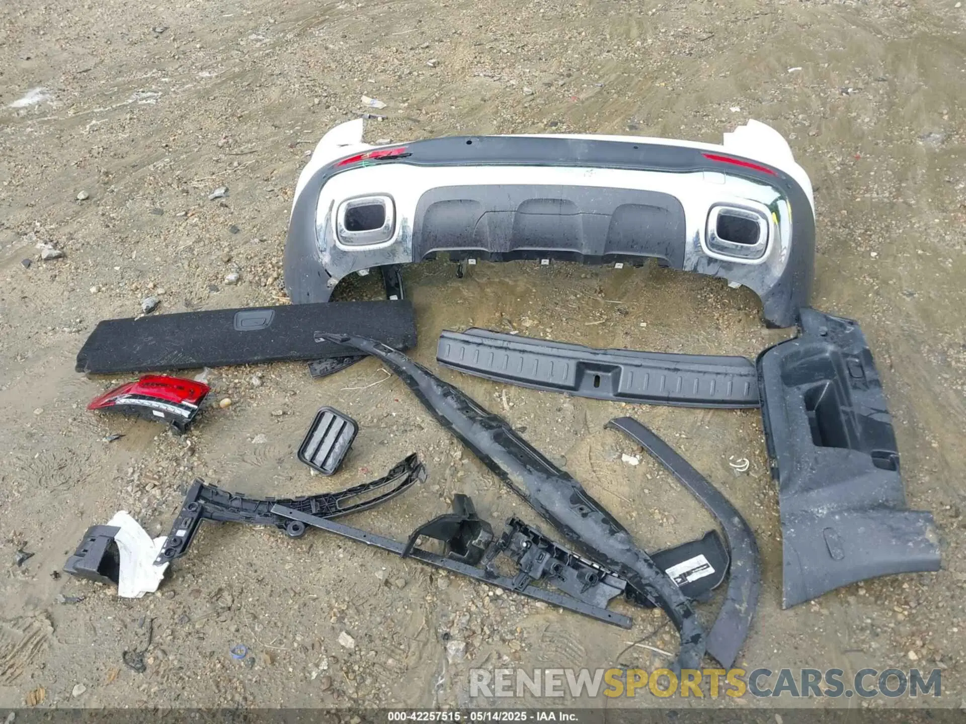 12 Photograph of a damaged car W1N4M4GB5MW120960 MERCEDES-BENZ GLB 250 2021