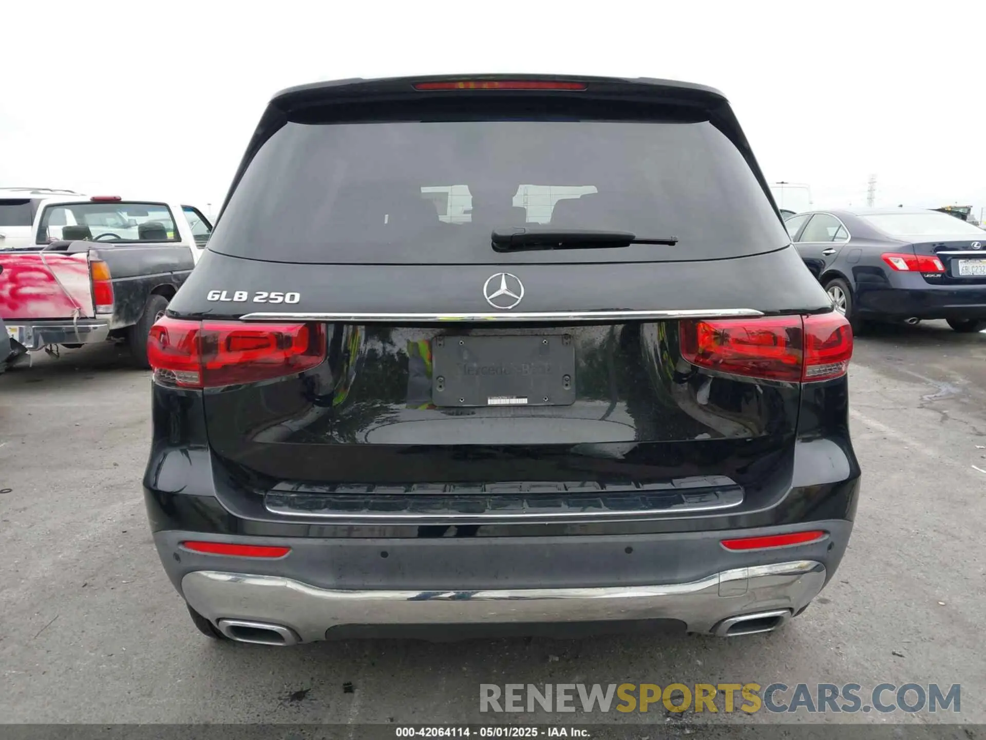 16 Photograph of a damaged car W1N4M4GB7MW101181 MERCEDES-BENZ GLB 250 2021