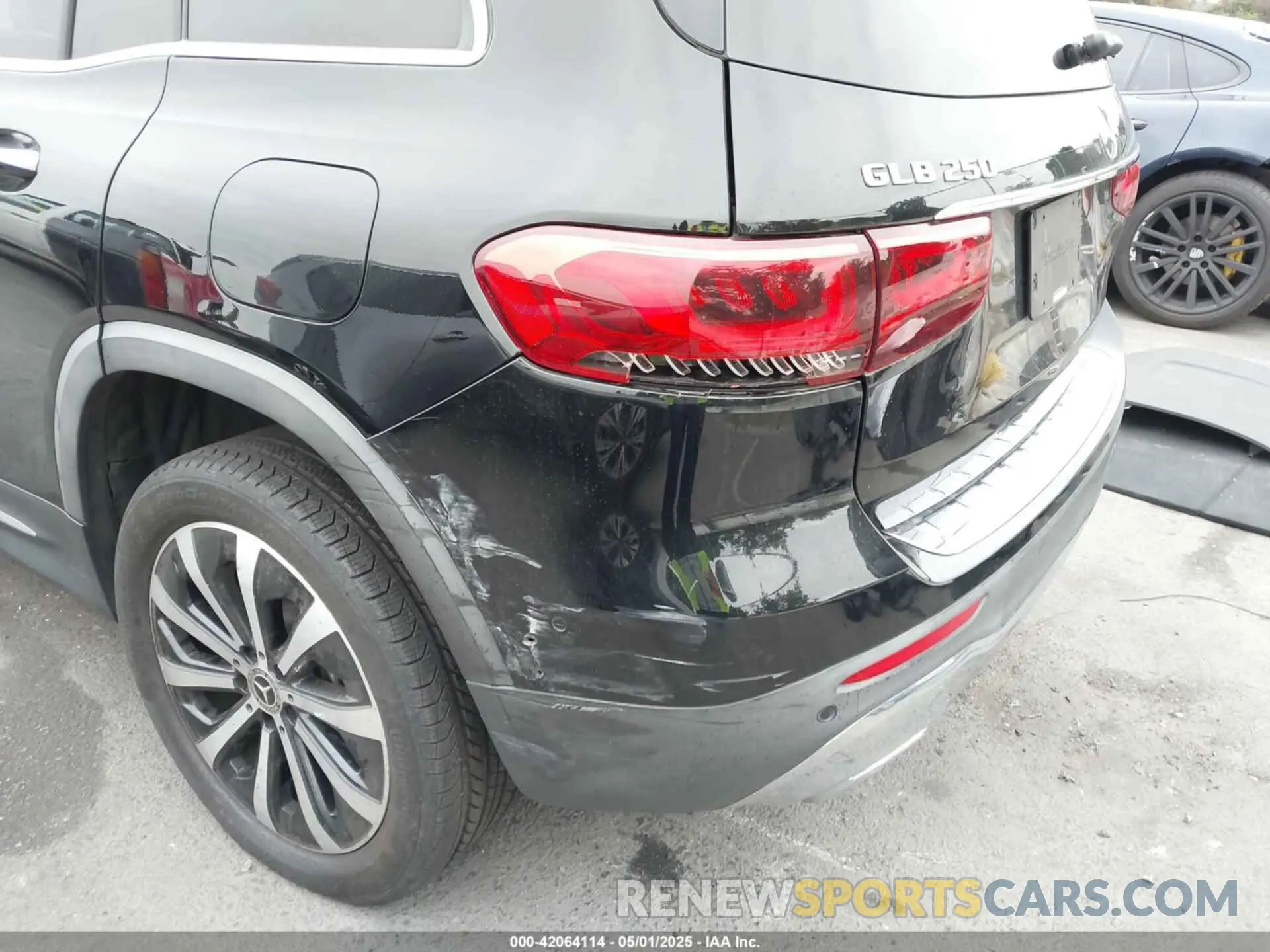 18 Photograph of a damaged car W1N4M4GB7MW101181 MERCEDES-BENZ GLB 250 2021