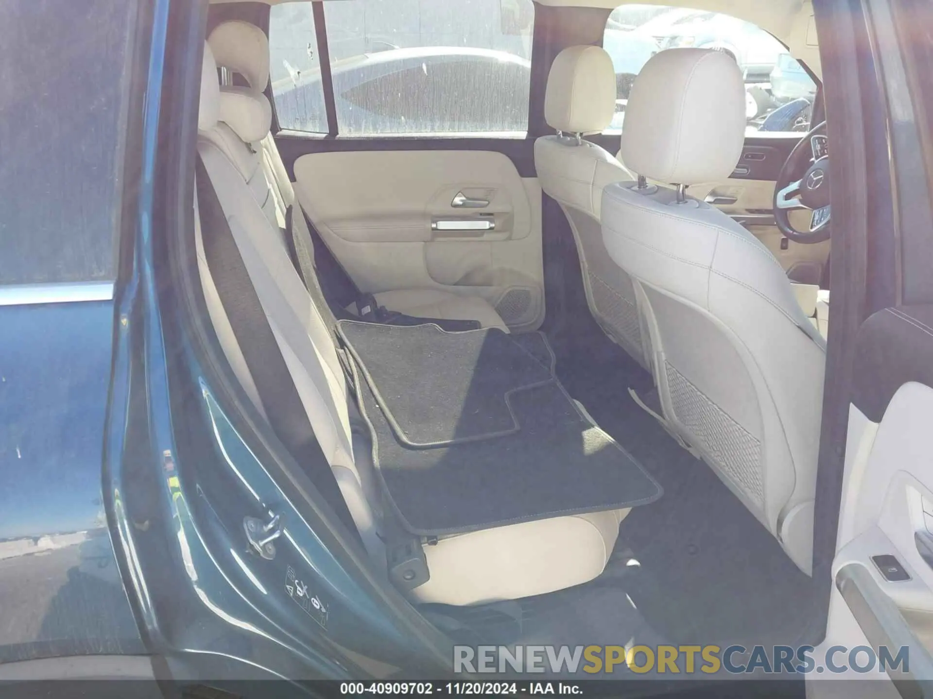 8 Photograph of a damaged car W1N4M4GB7MW144970 MERCEDES-BENZ GLB 250 2021