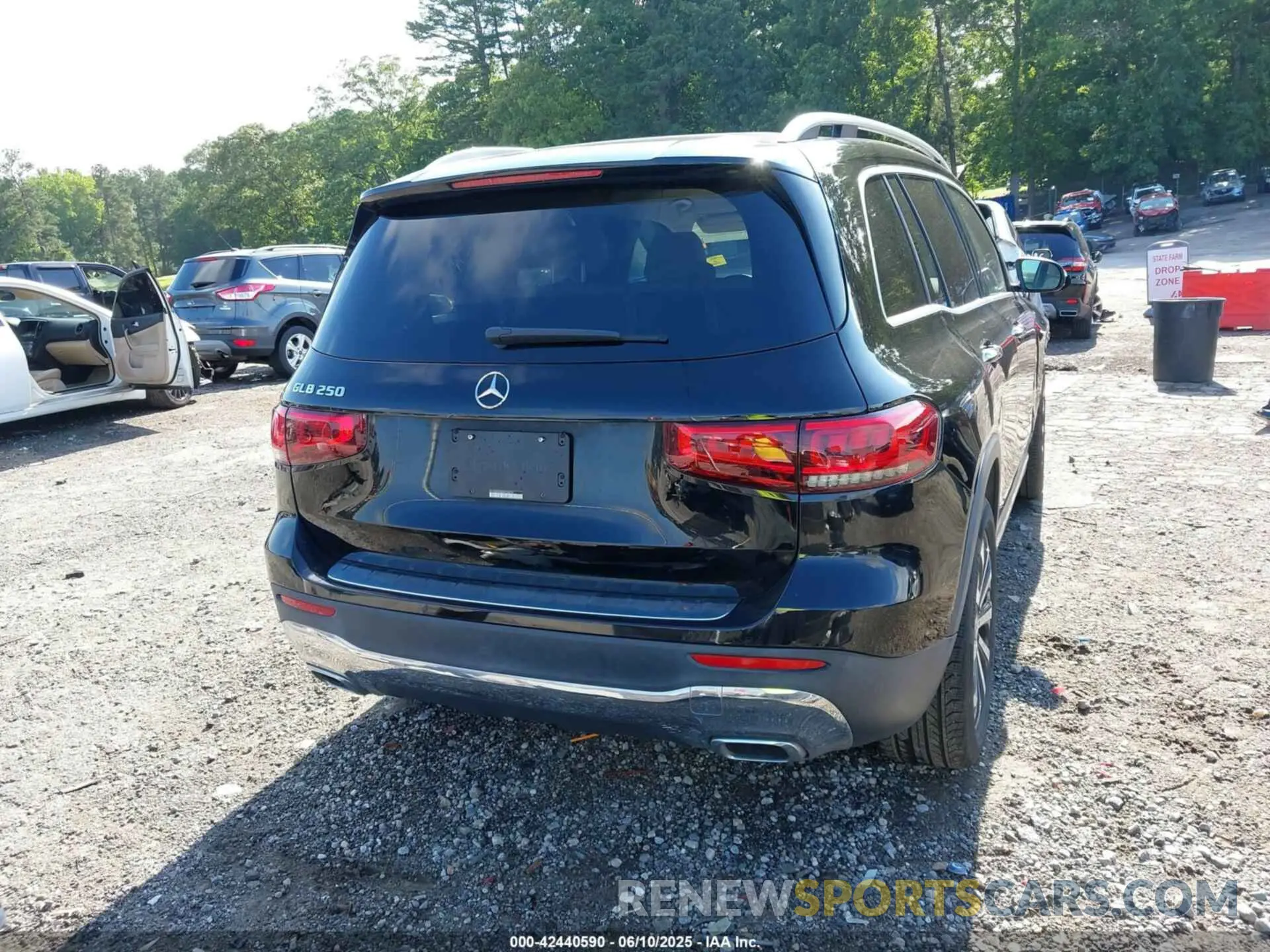 17 Фотография поврежденного автомобиля W1N4M4GB9MW108228 MERCEDES-BENZ GLB 250 2021