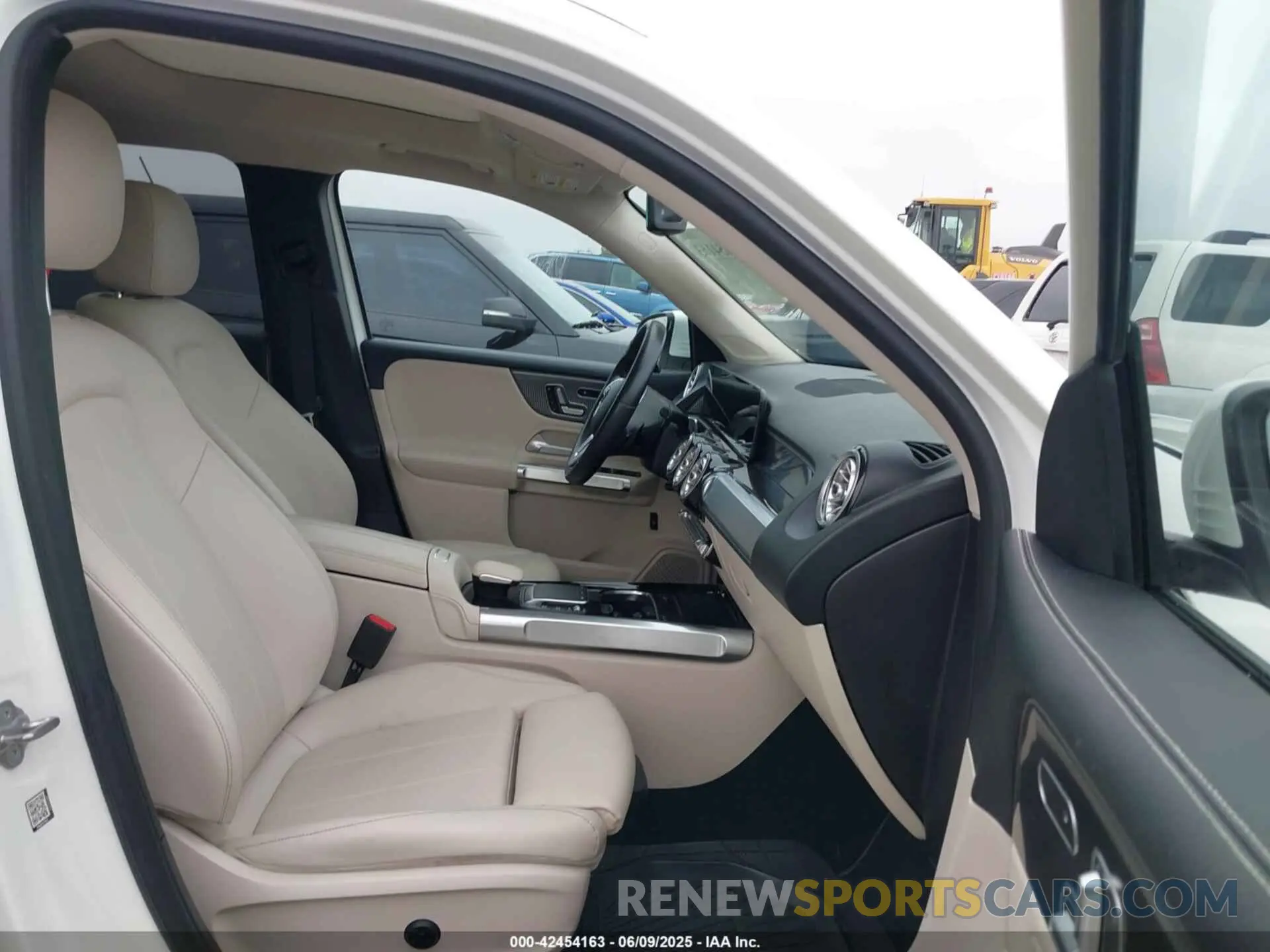 5 Photograph of a damaged car W1N4M4GB9MW109458 MERCEDES-BENZ GLB 250 2021