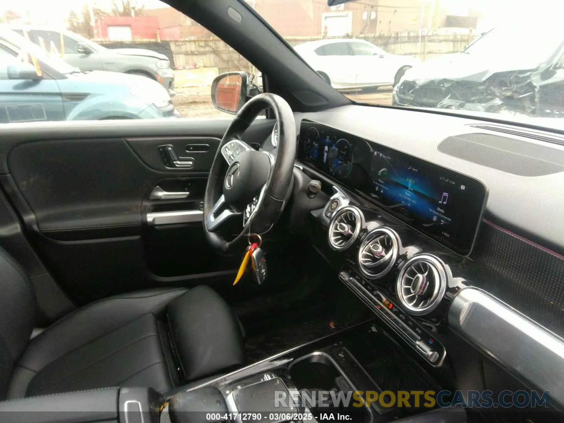 5 Photograph of a damaged car W1N4M4HB4MW096956 MERCEDES-BENZ GLB 250 2021