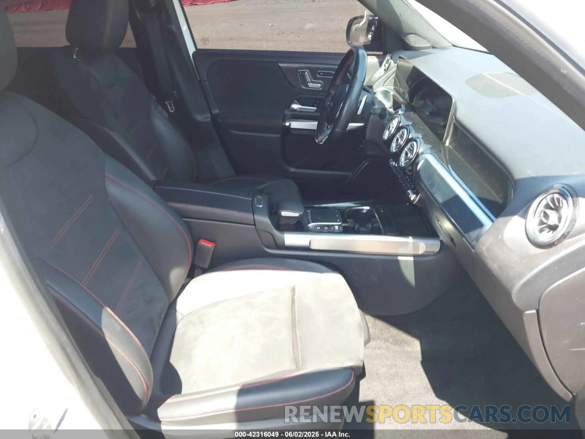 5 Фотография поврежденного автомобиля W1N4M4HB7MW114611 MERCEDES-BENZ GLB 250 2021