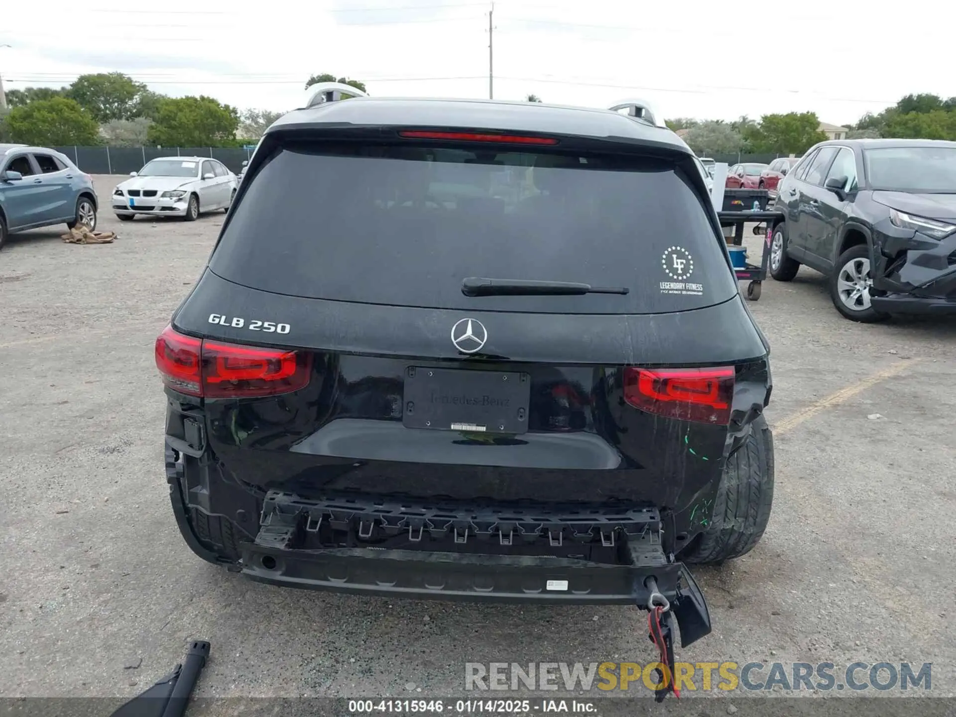17 Photograph of a damaged car W1N4M4GB0NW175589 MERCEDES-BENZ GLB 250 2022