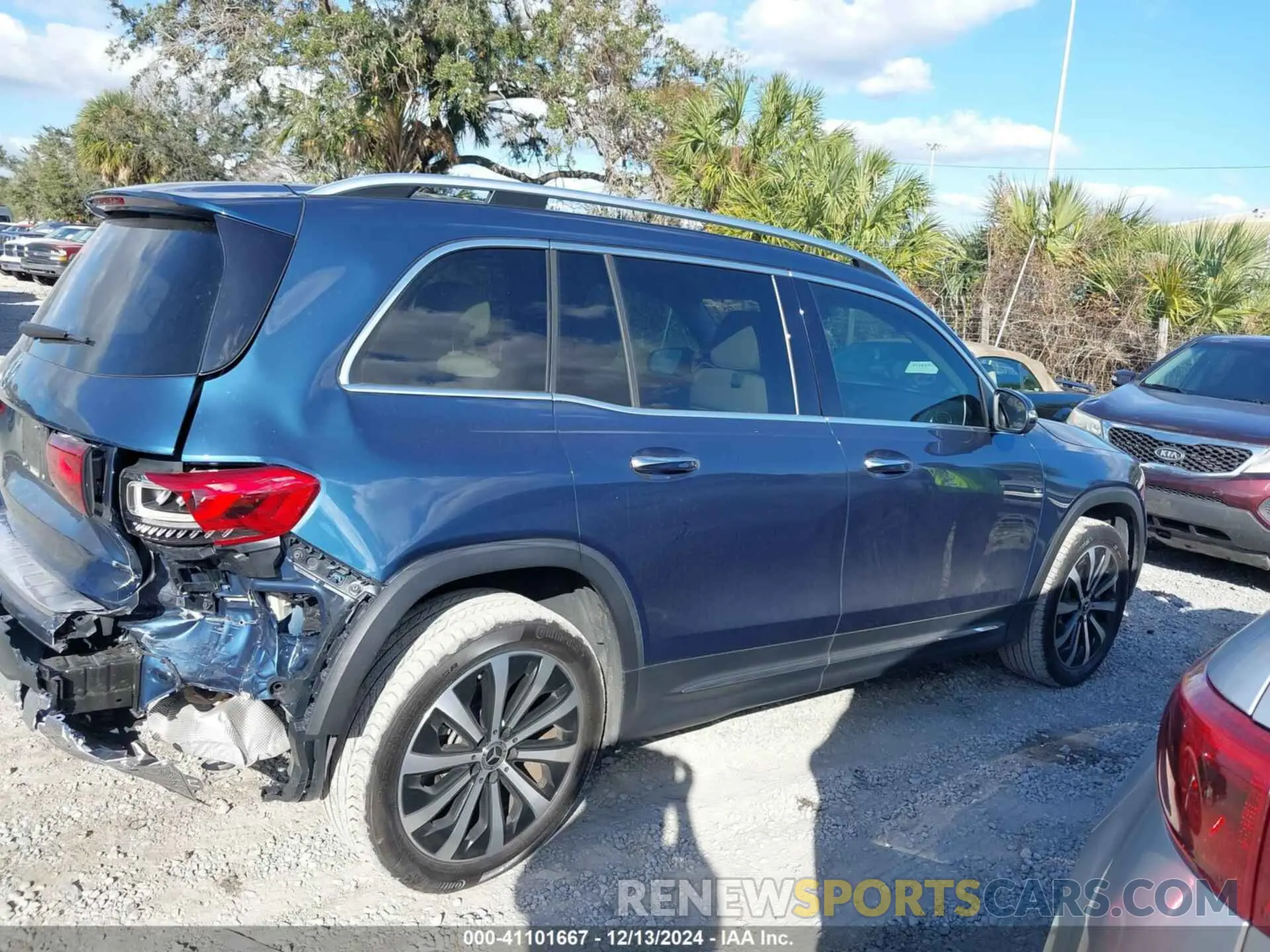 13 Photograph of a damaged car W1N4M4GB1NW204890 MERCEDES-BENZ GLB 250 2022