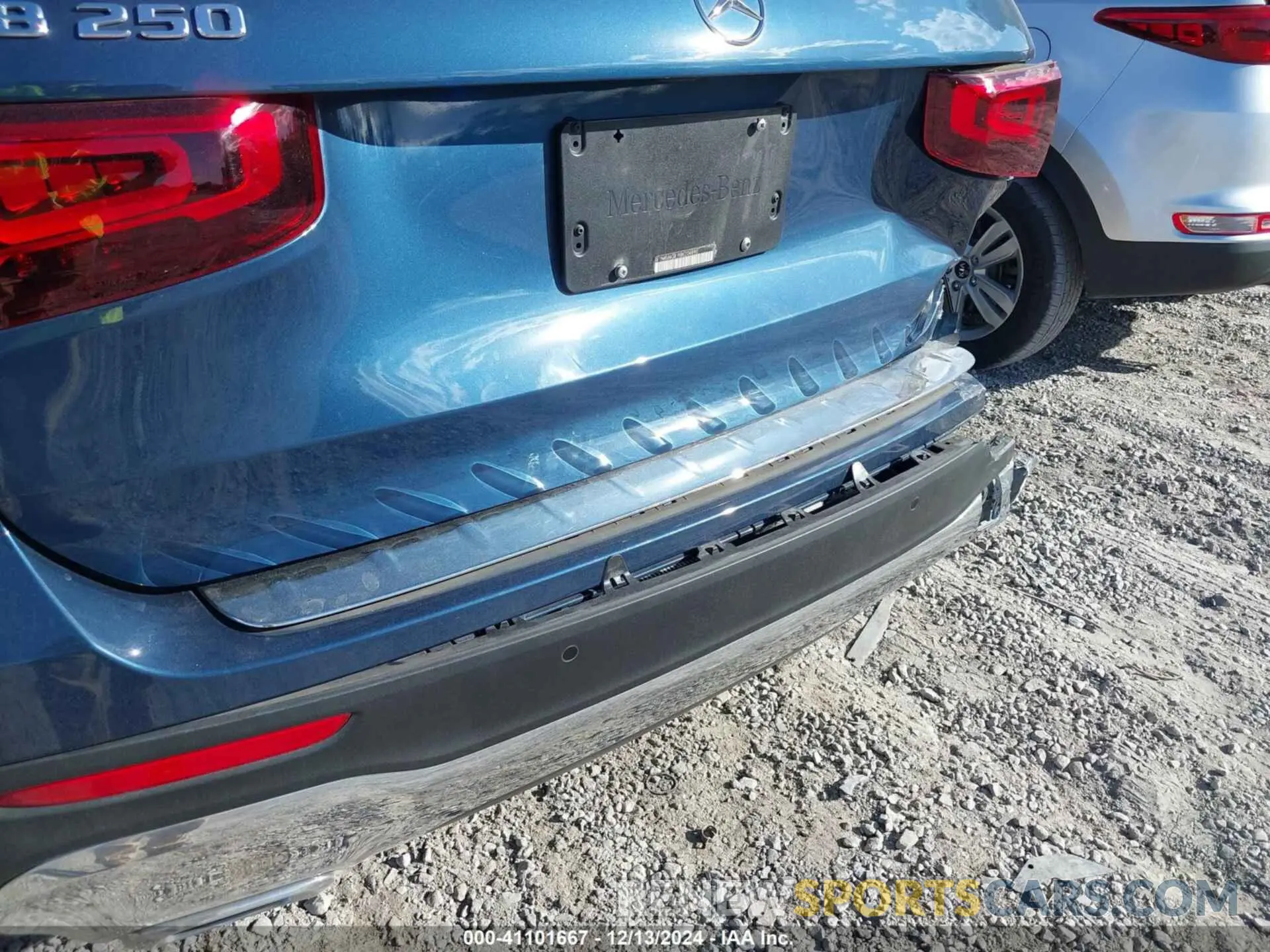 19 Photograph of a damaged car W1N4M4GB1NW204890 MERCEDES-BENZ GLB 250 2022