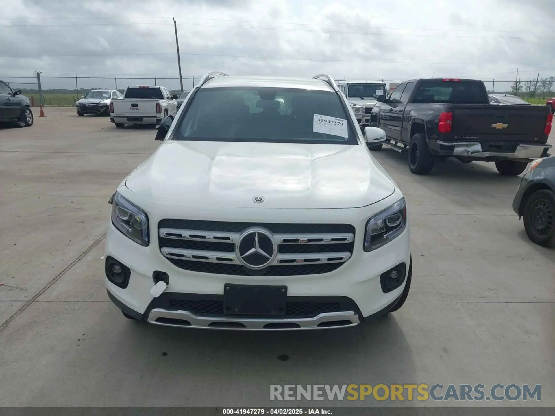 12 Photograph of a damaged car W1N4M4GB1NW241907 MERCEDES-BENZ GLB 250 2022